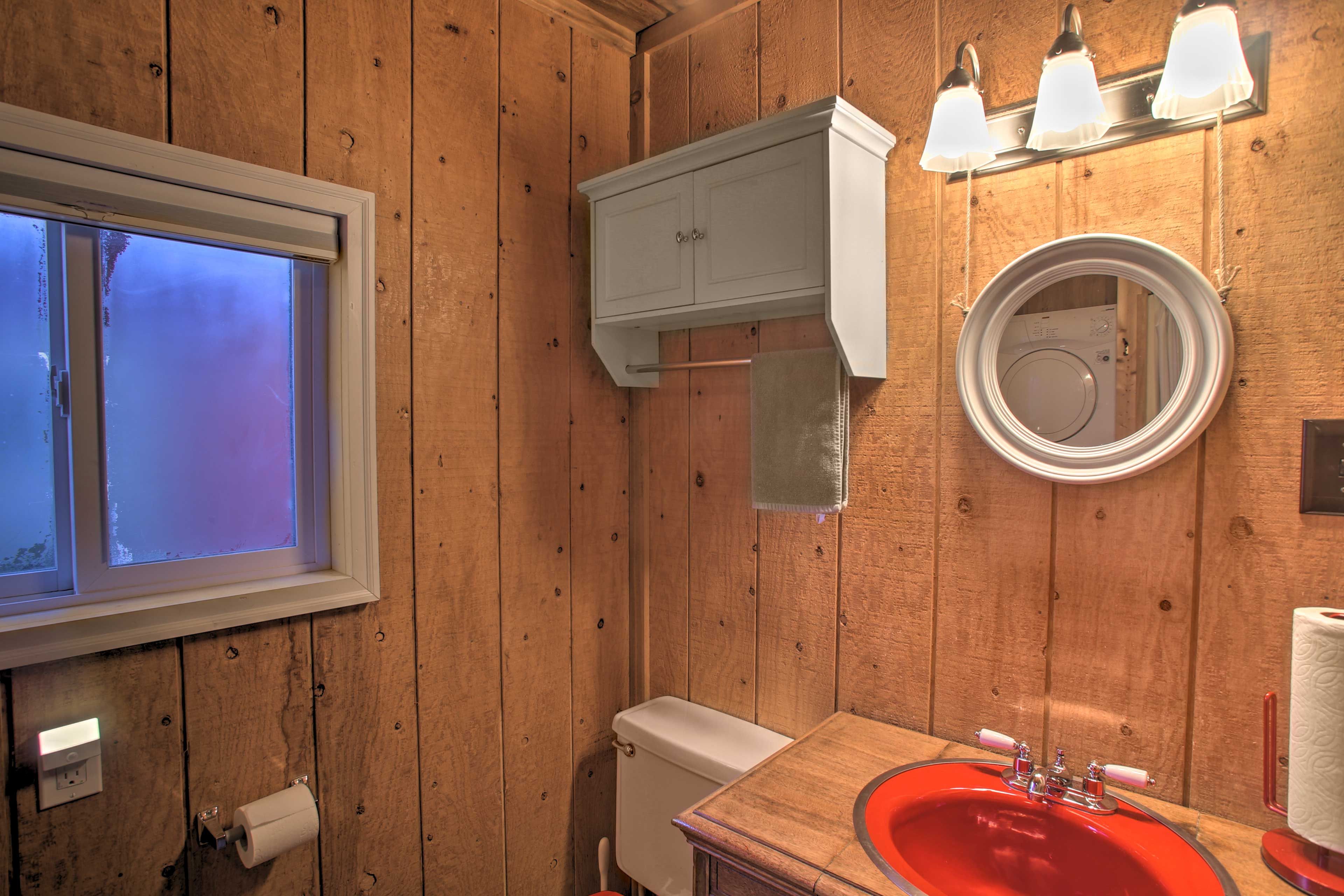 Full Bathroom | Complimentary Toiletries | Hair Dryer | Towels Provided