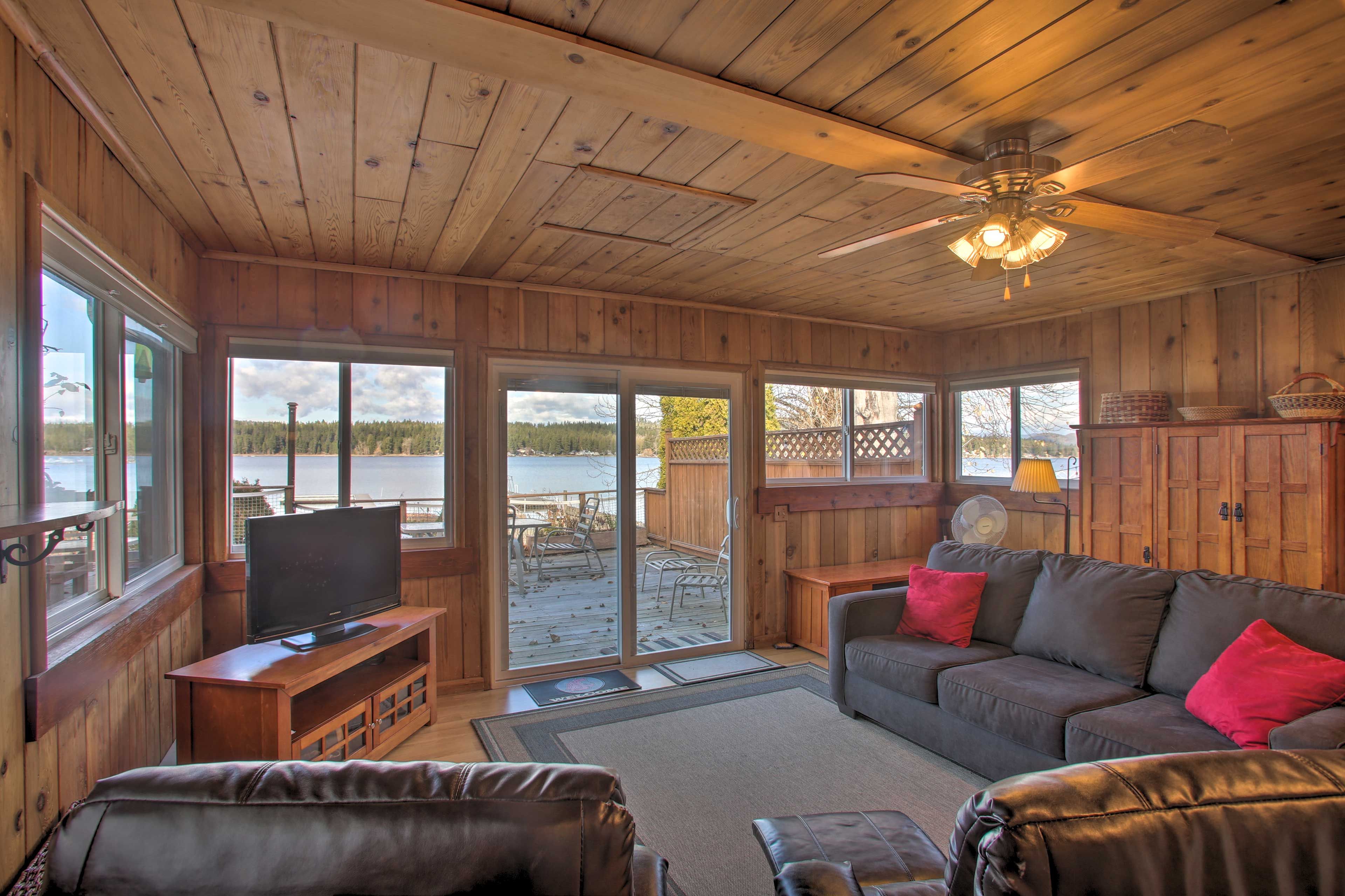 Living Area | Queen Sleeper Sofa | A/C Units | Electric Heating
