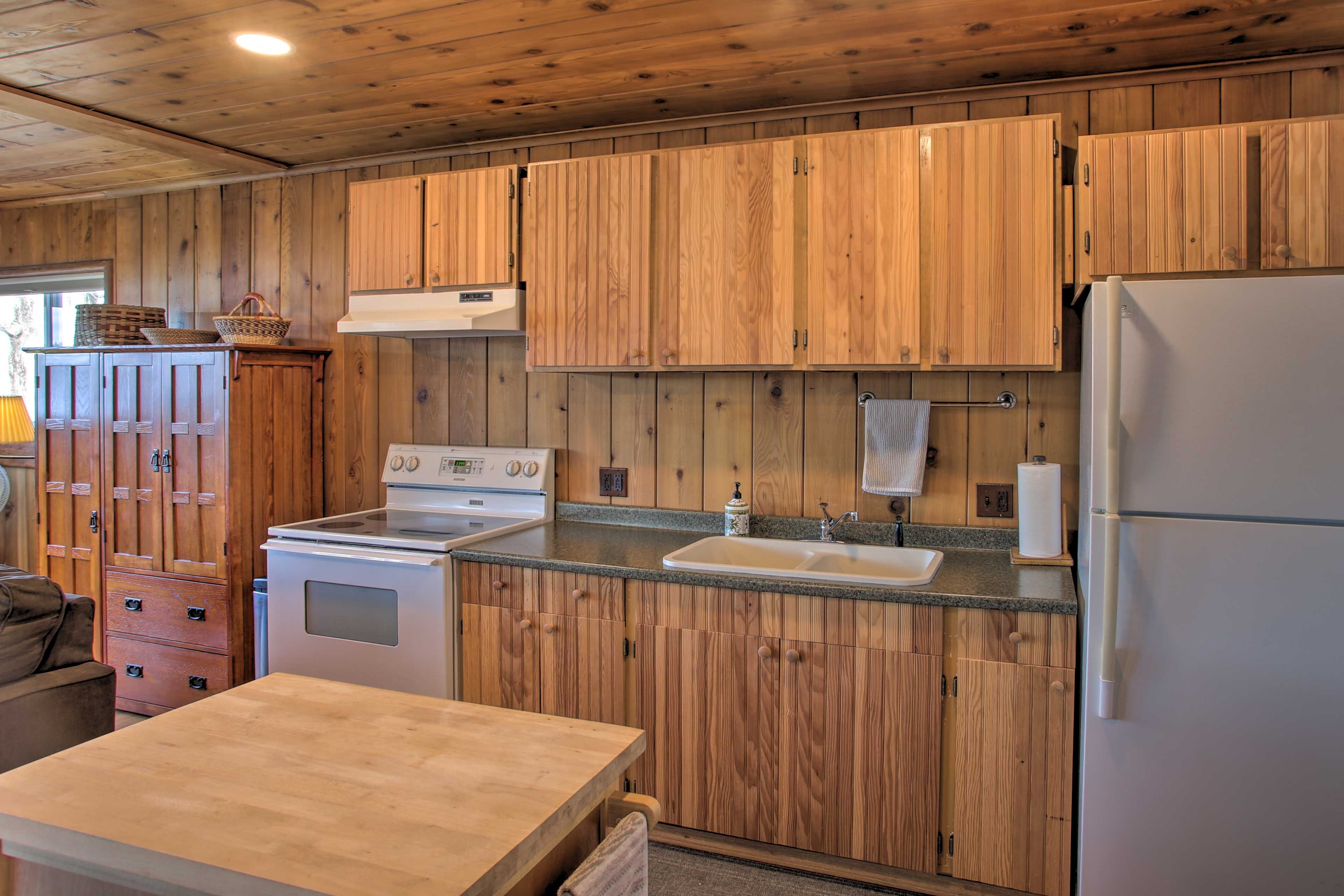 Kitchen | Toaster | Keurig Coffee Maker | Hot Water Pot