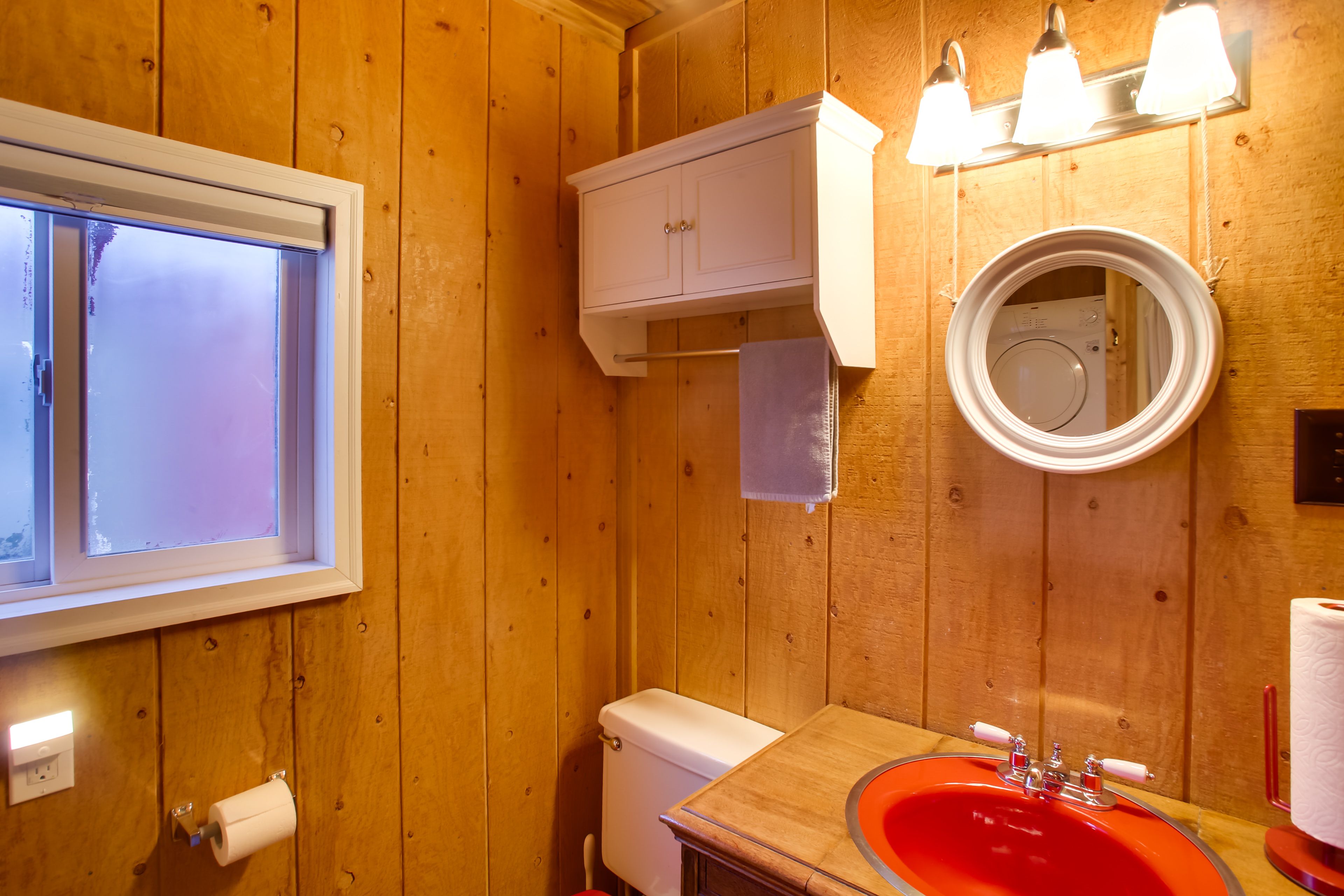 Full Bathroom | Complimentary Toiletries | Hair Dryer | Towels Provided