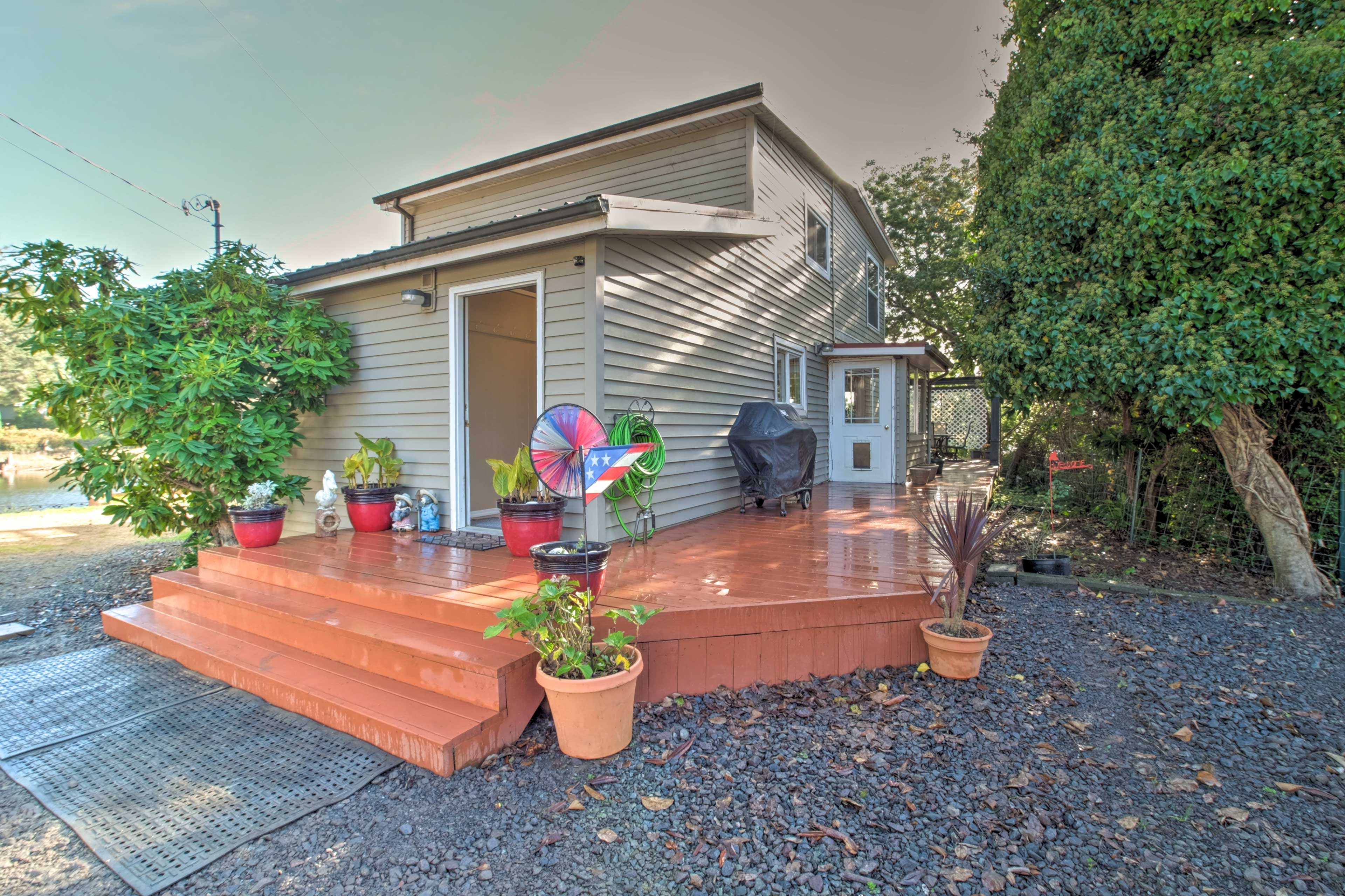Home Exterior | Keyless Entry | Oregon Dunes Natural Recreation Area On-Site