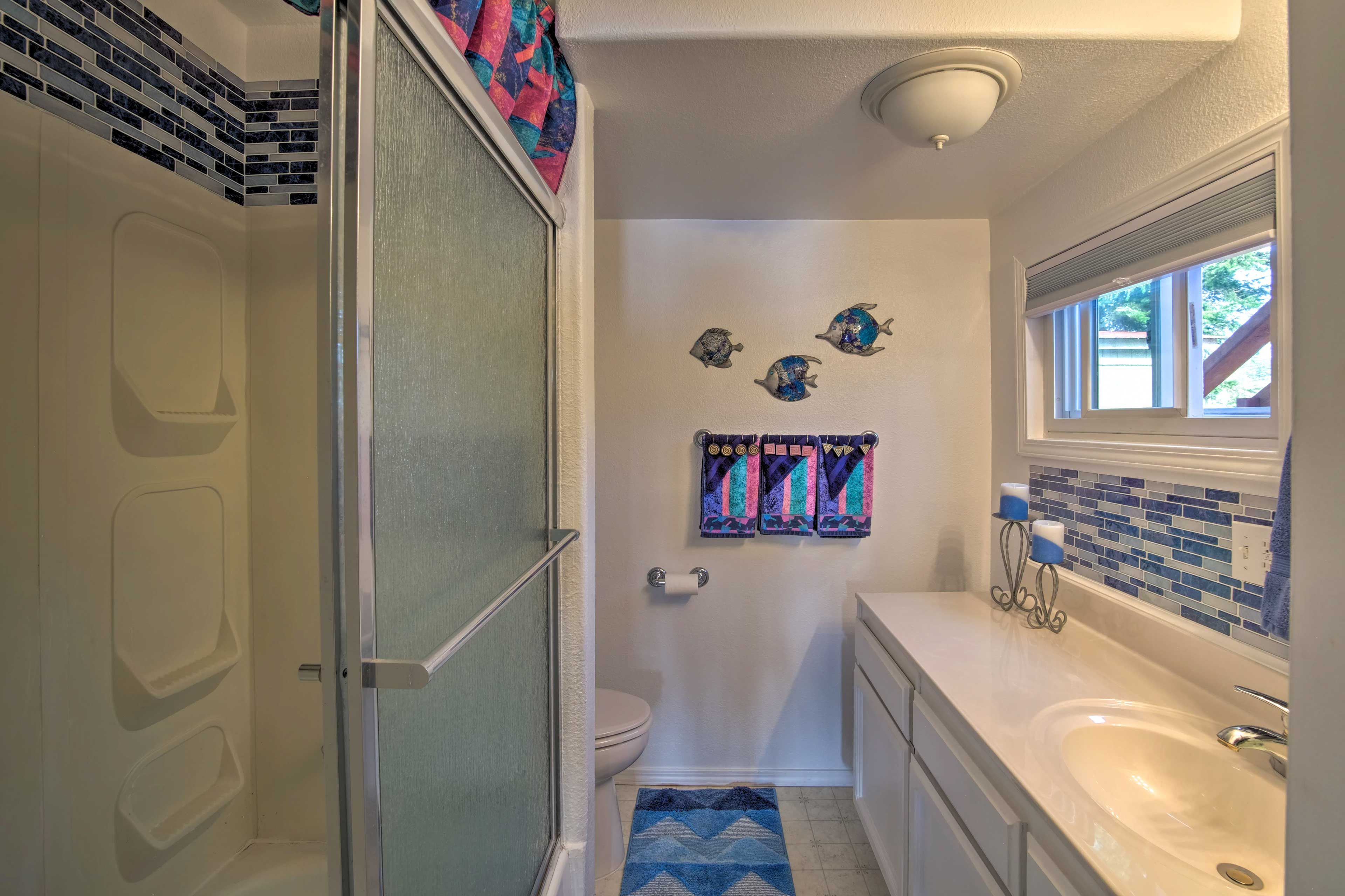 Full Bathroom | Shower/Tub Combo