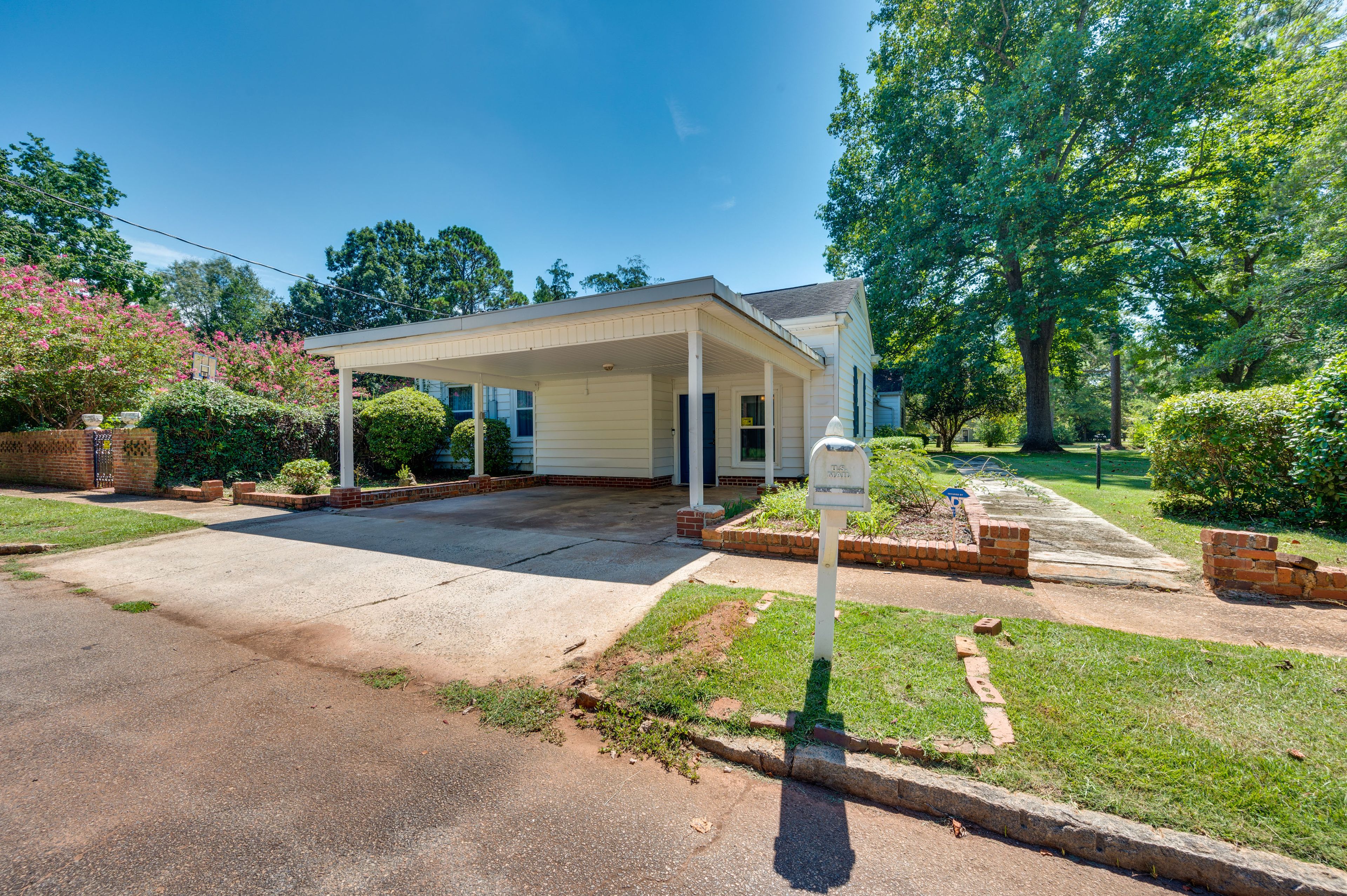 Parking | Driveway (2 Vehicles) | RV/Trailer Parking | Free Street Parking