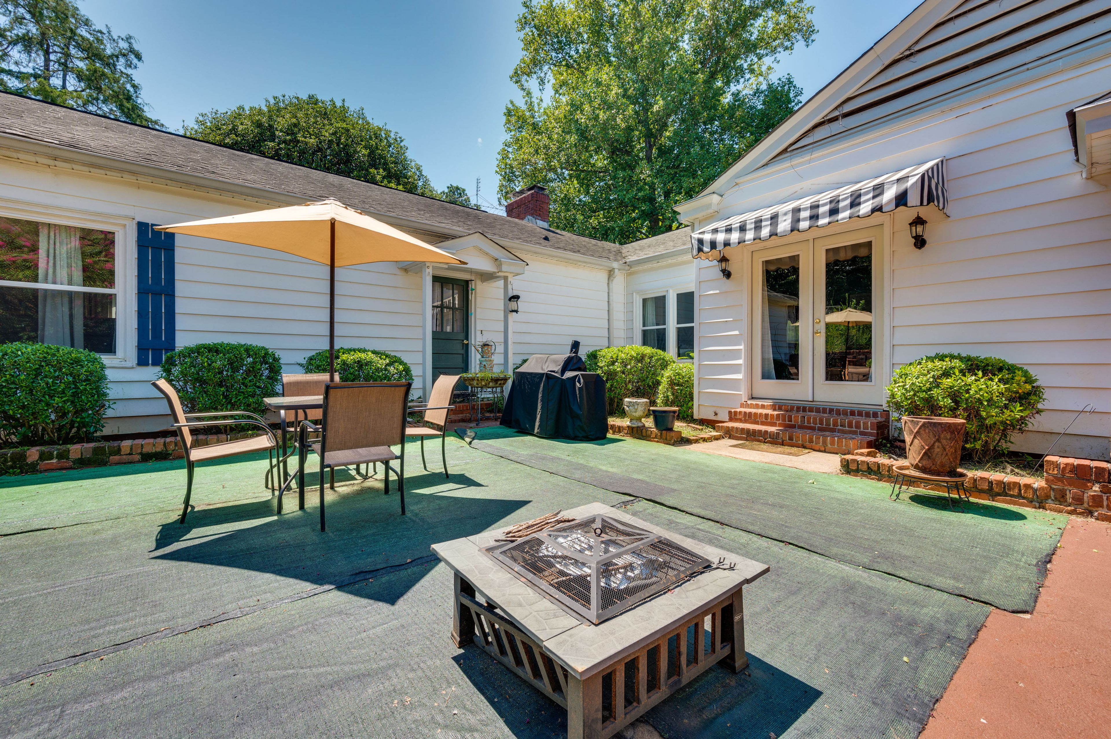 Patio | Basketball Hoop | Private Outdoor Pool