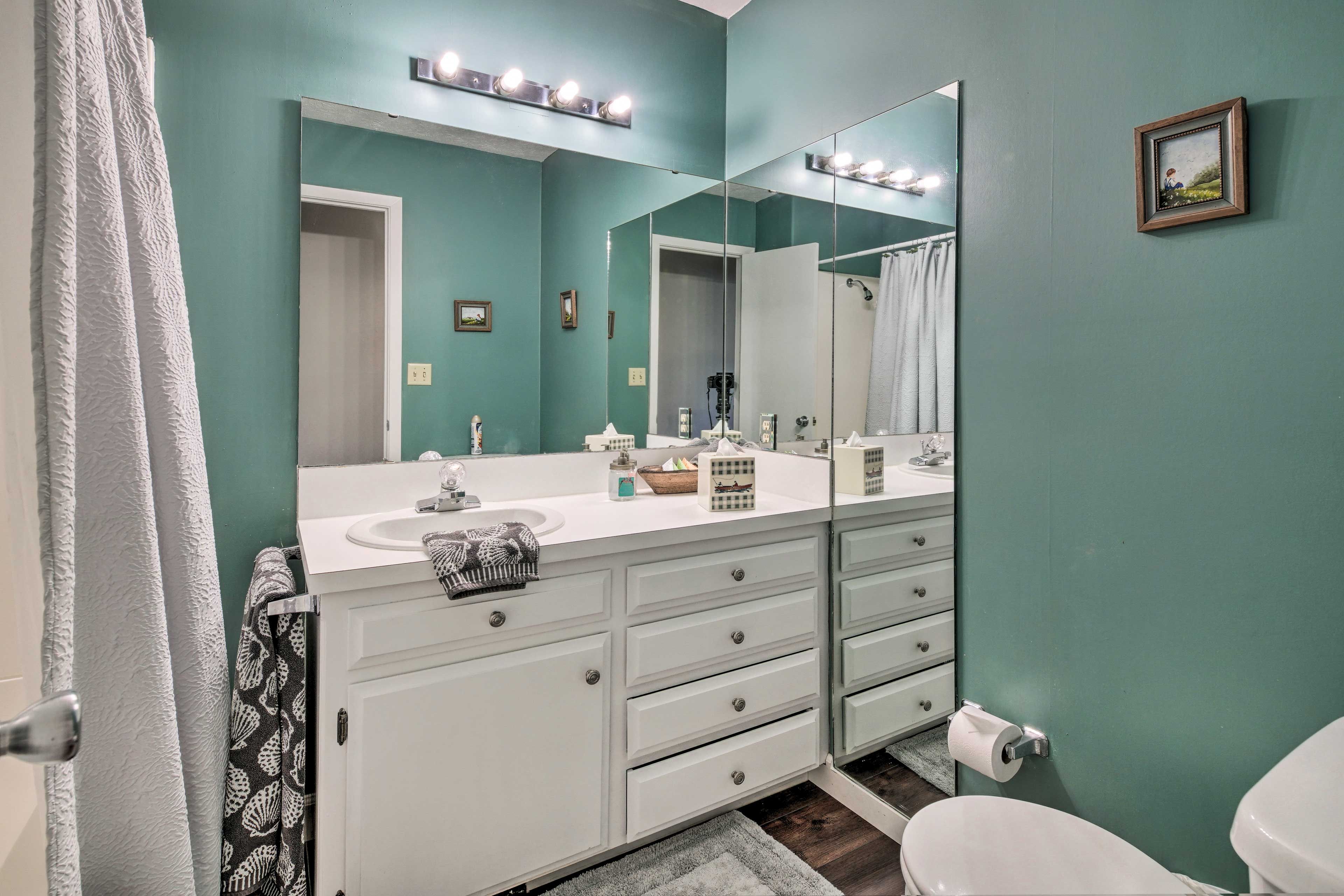 Full Bathroom | Complimentary Toiletries | Hangers | Towels Provided