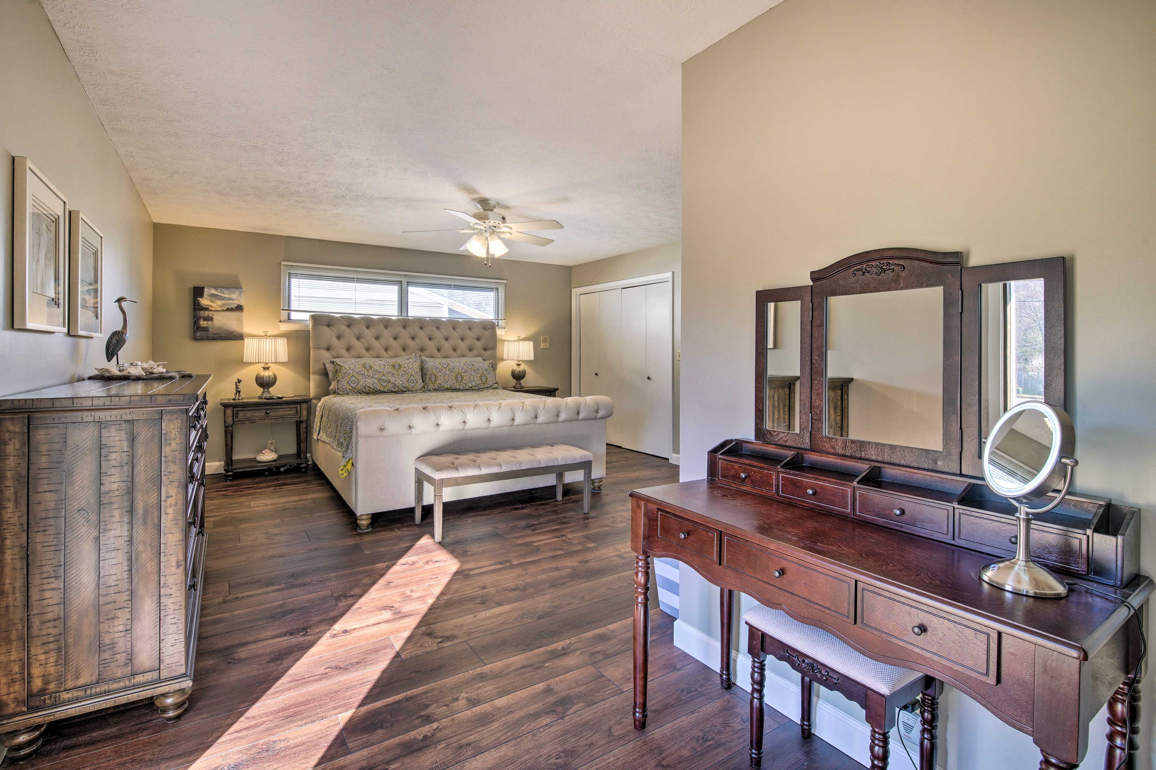 Bedroom 2 | King Bed | En-Suite | Main Floor | No Stairs to Access