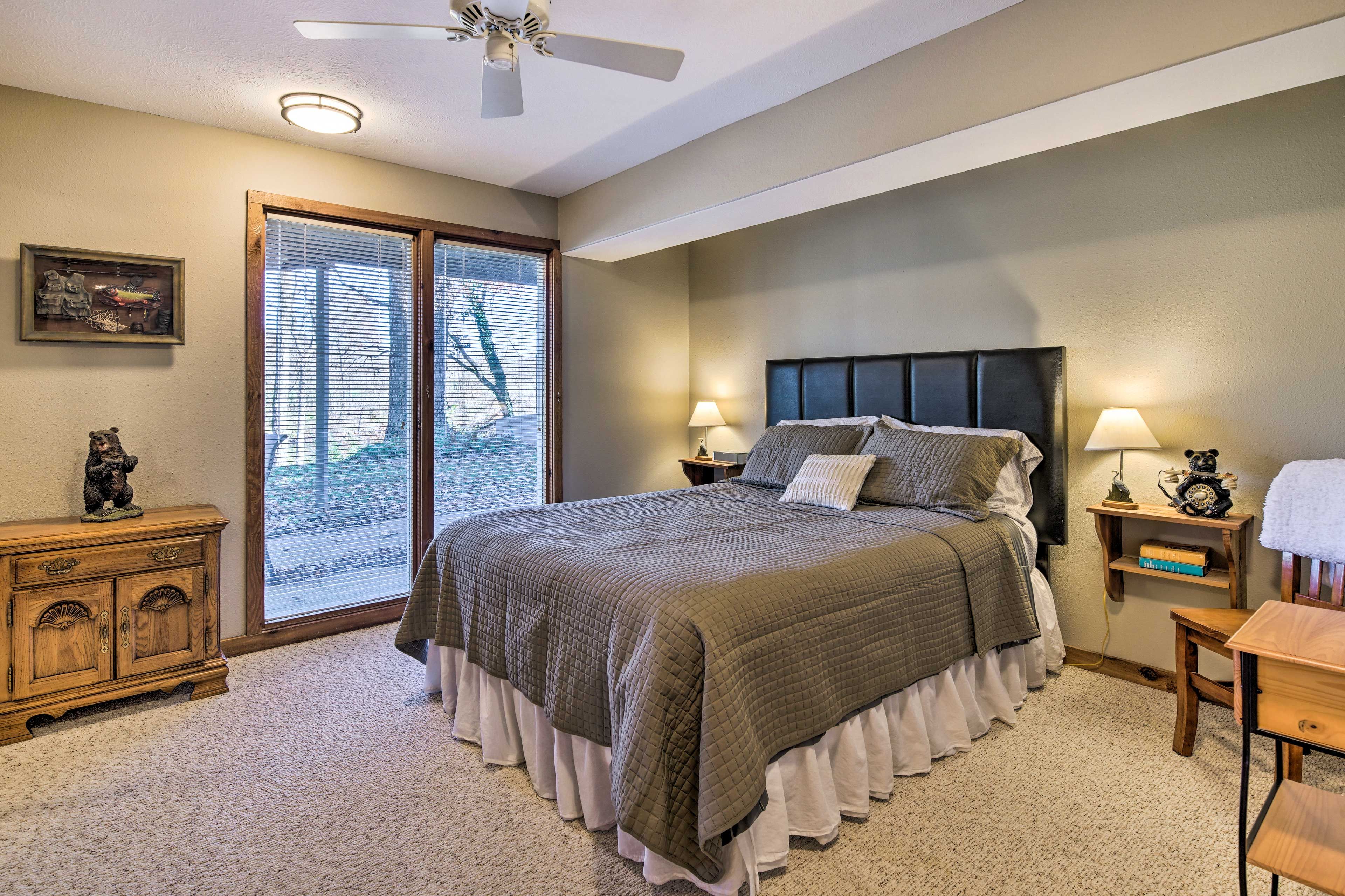 Bedroom 4 | Queen Bed | Lower Level | Access to Back Porch