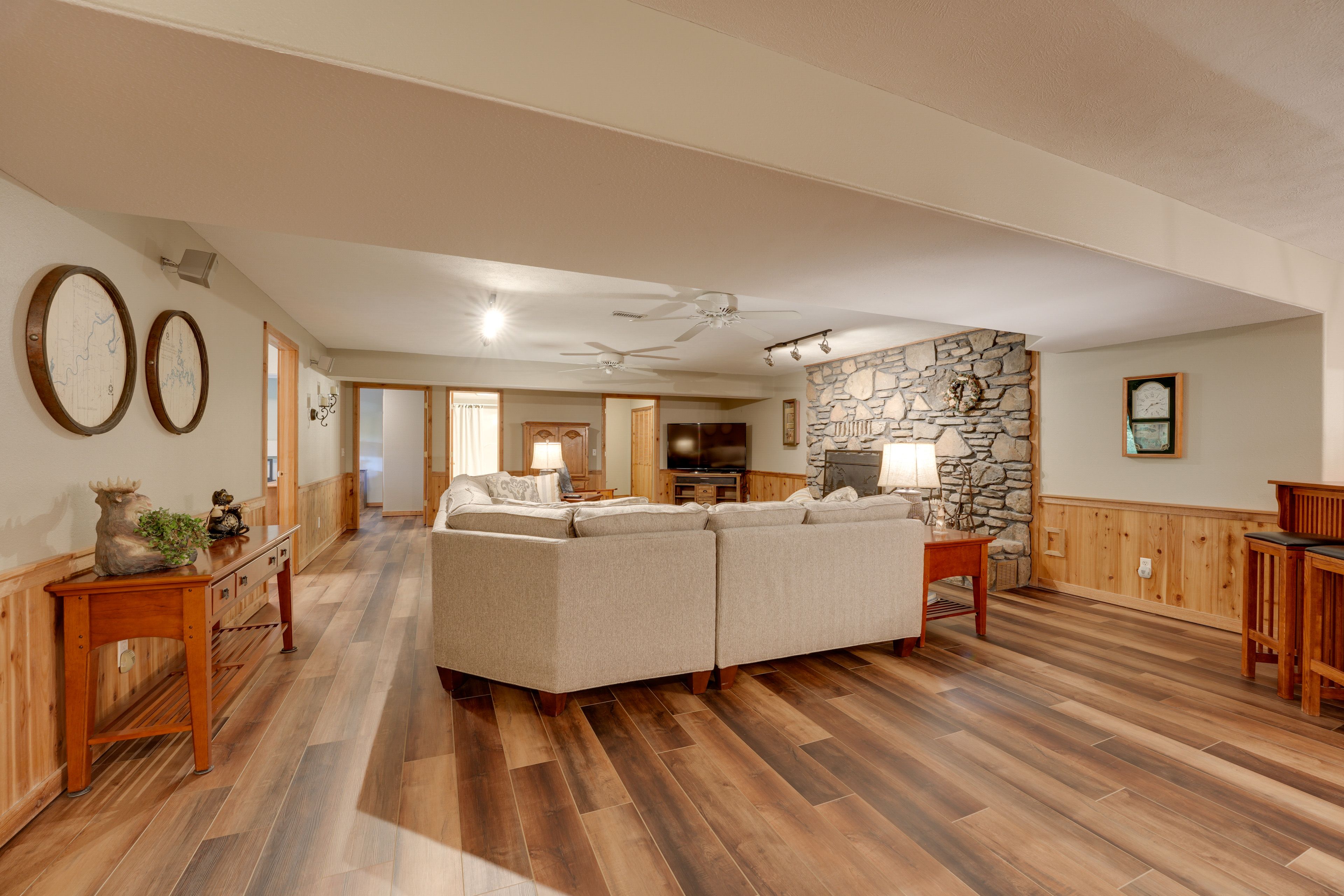 Basement Living Room | Smart TV w/ Cable