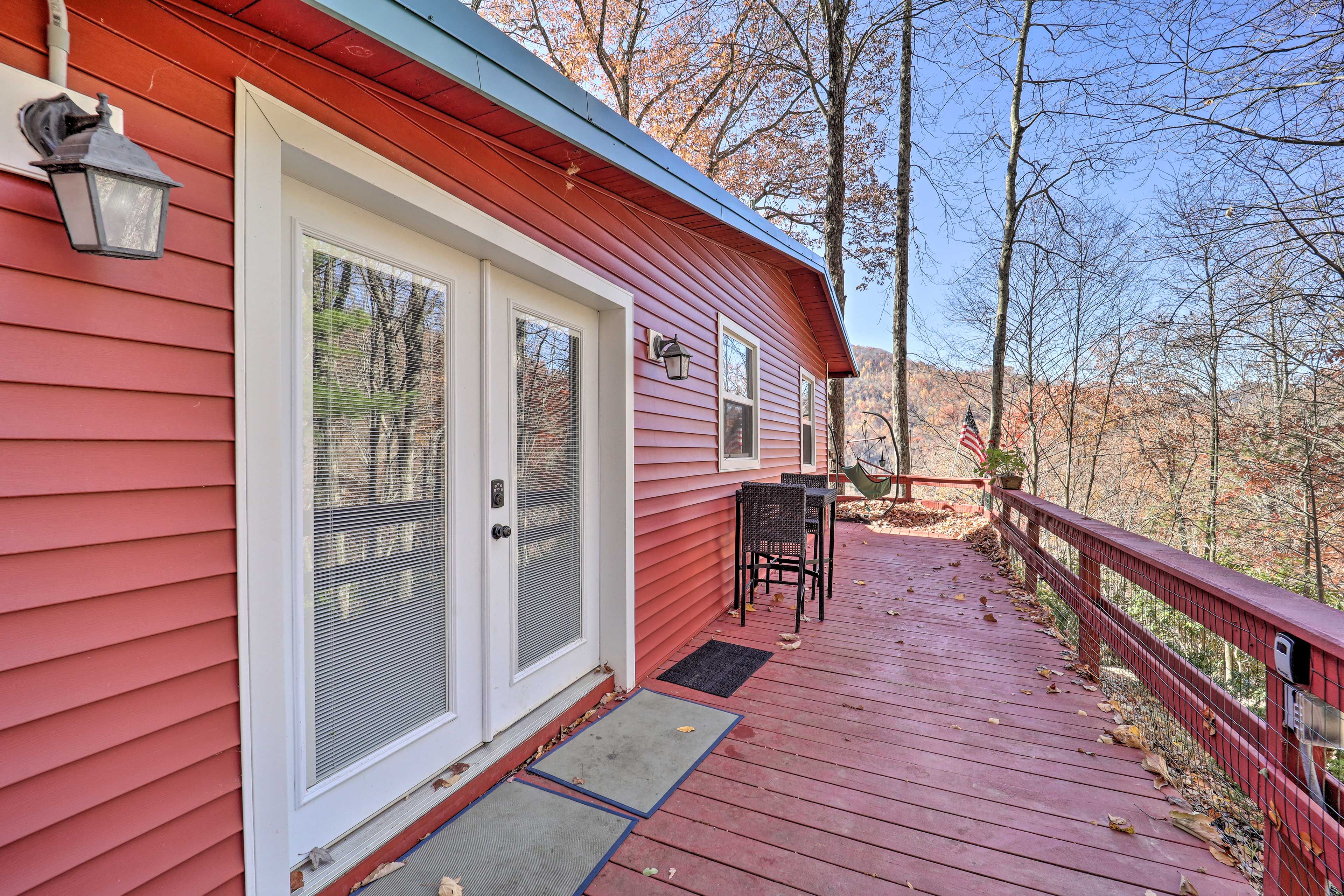 Deck | Pet Friendly