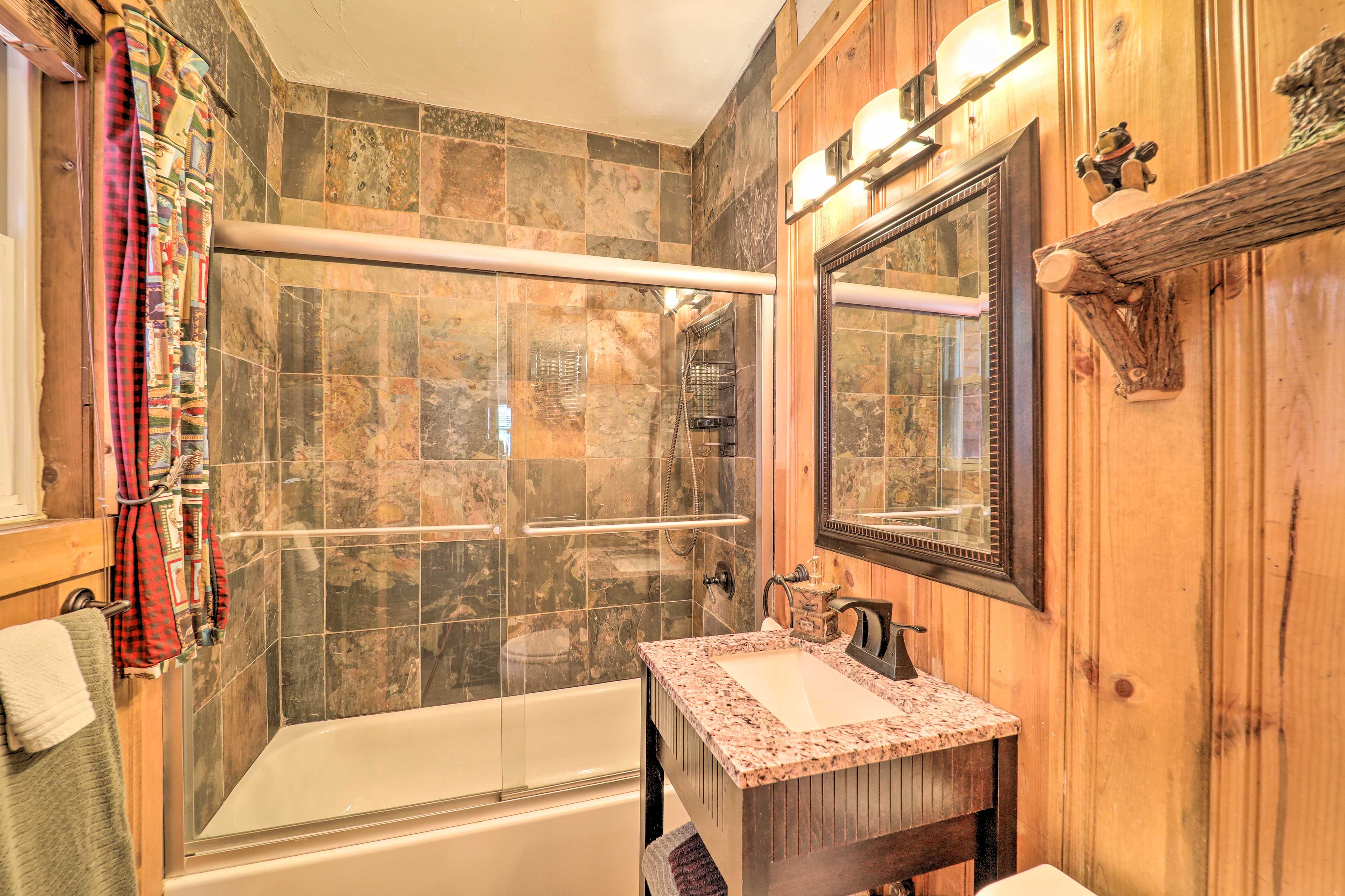 Full Bathroom | Linens & Towels | Hair Dryer