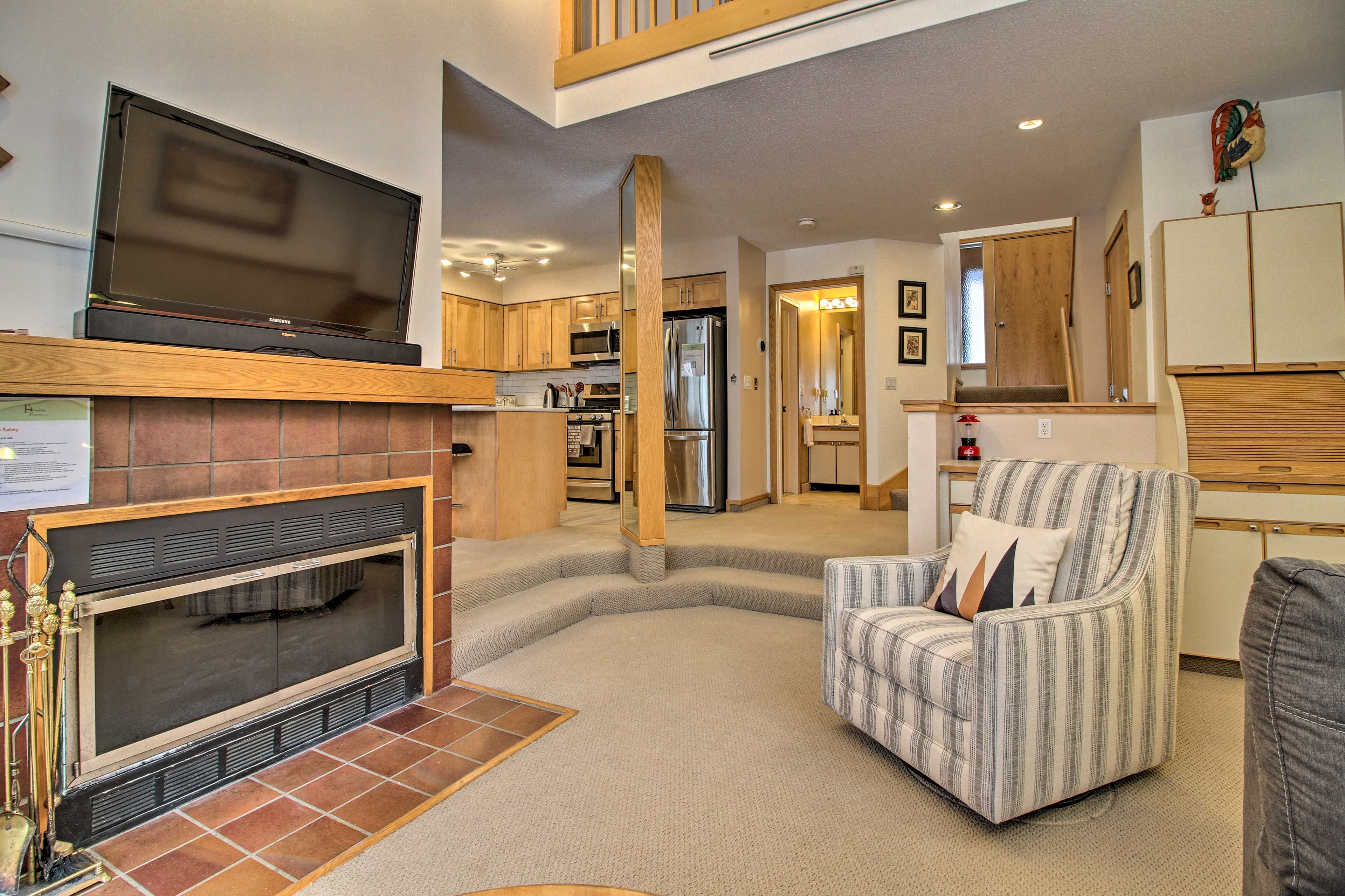 Living Room | Cable TV | Wood-Burning Fireplace