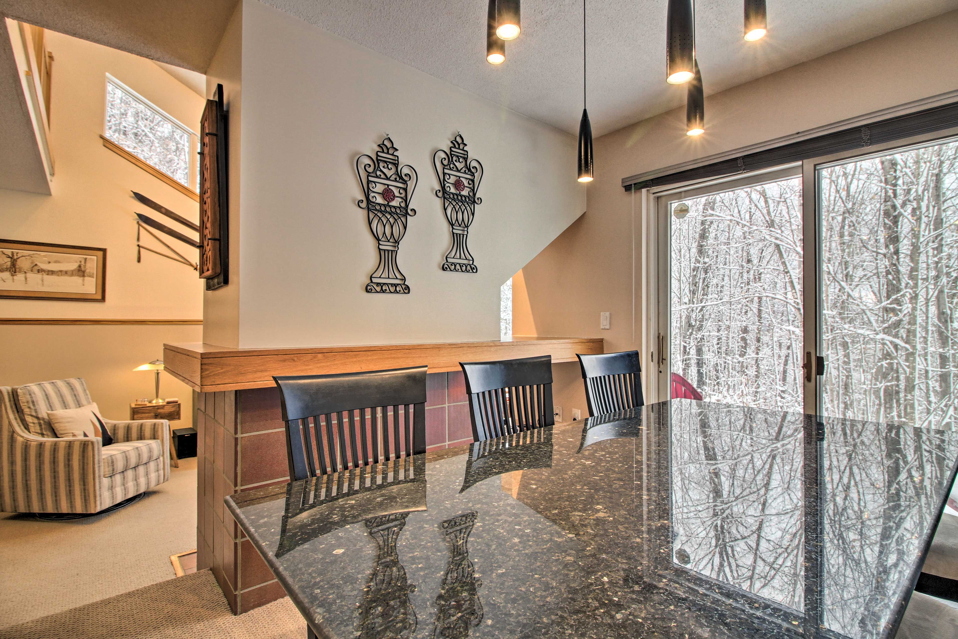 Dining Area | Access to Deck