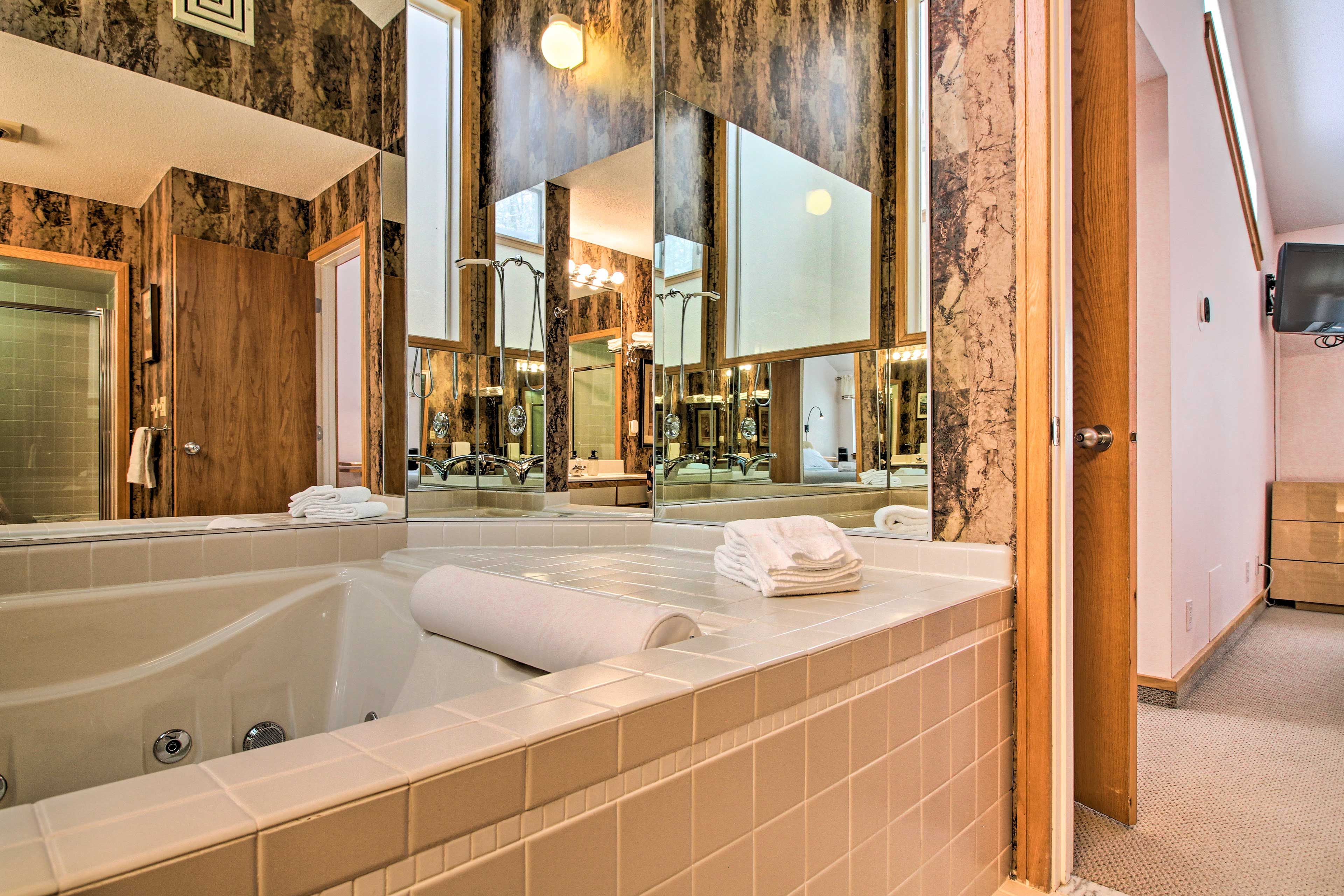 Full Bathroom | Jetted Tub