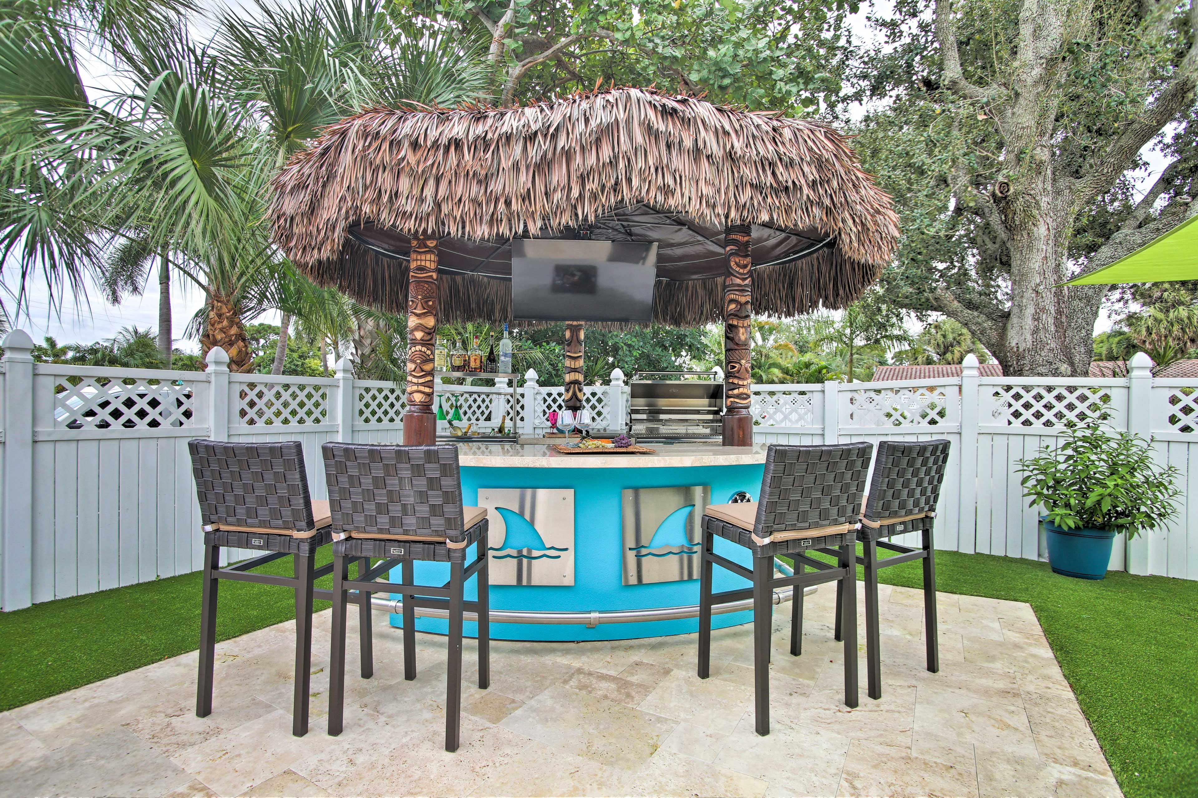 Patio | Bar | Rotisserie Grill | Fridge | Wine Cooler | TV | Private Pool