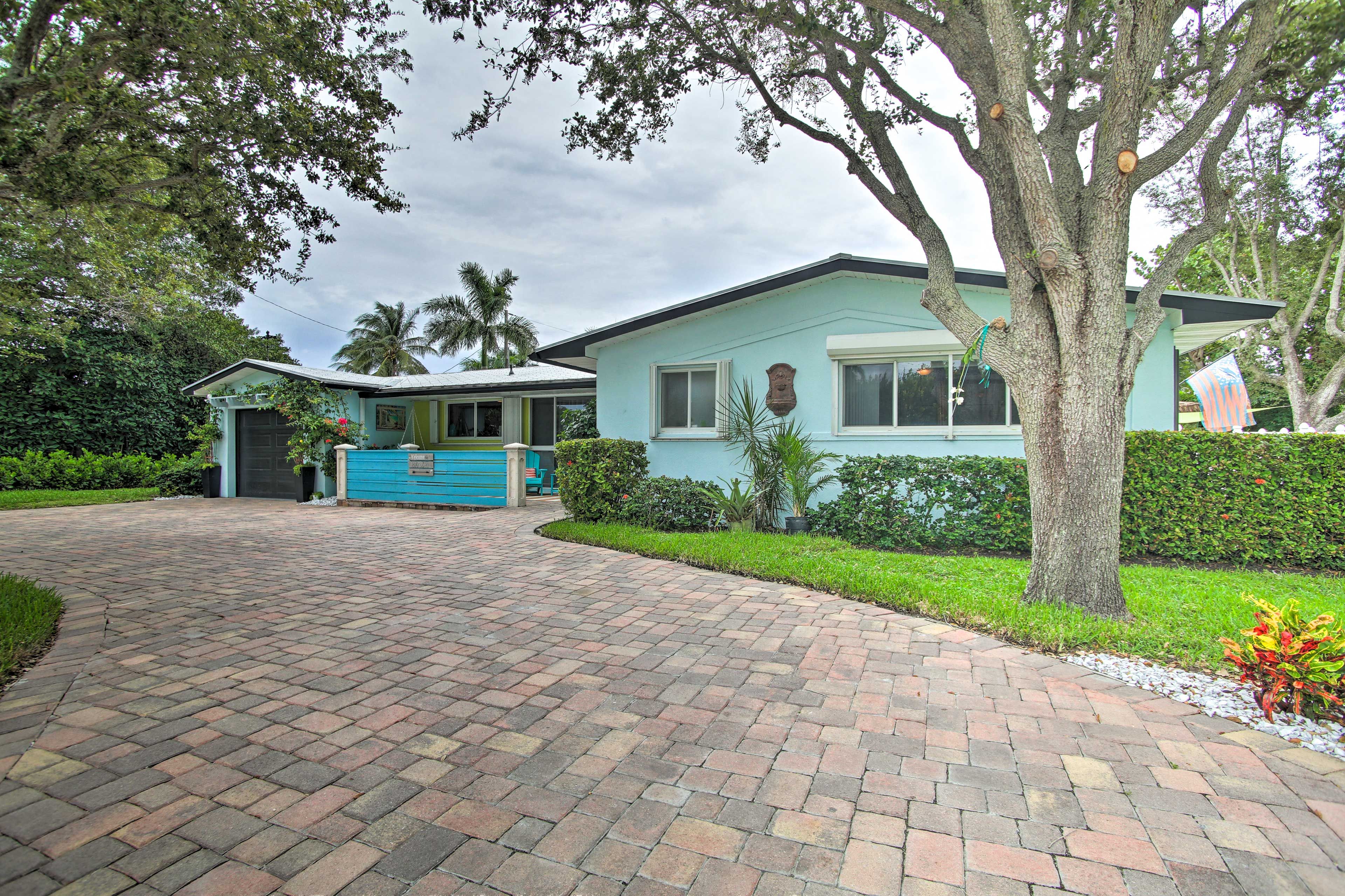Exterior | Parking | Driveway (6 Vehicles) | Street Parking