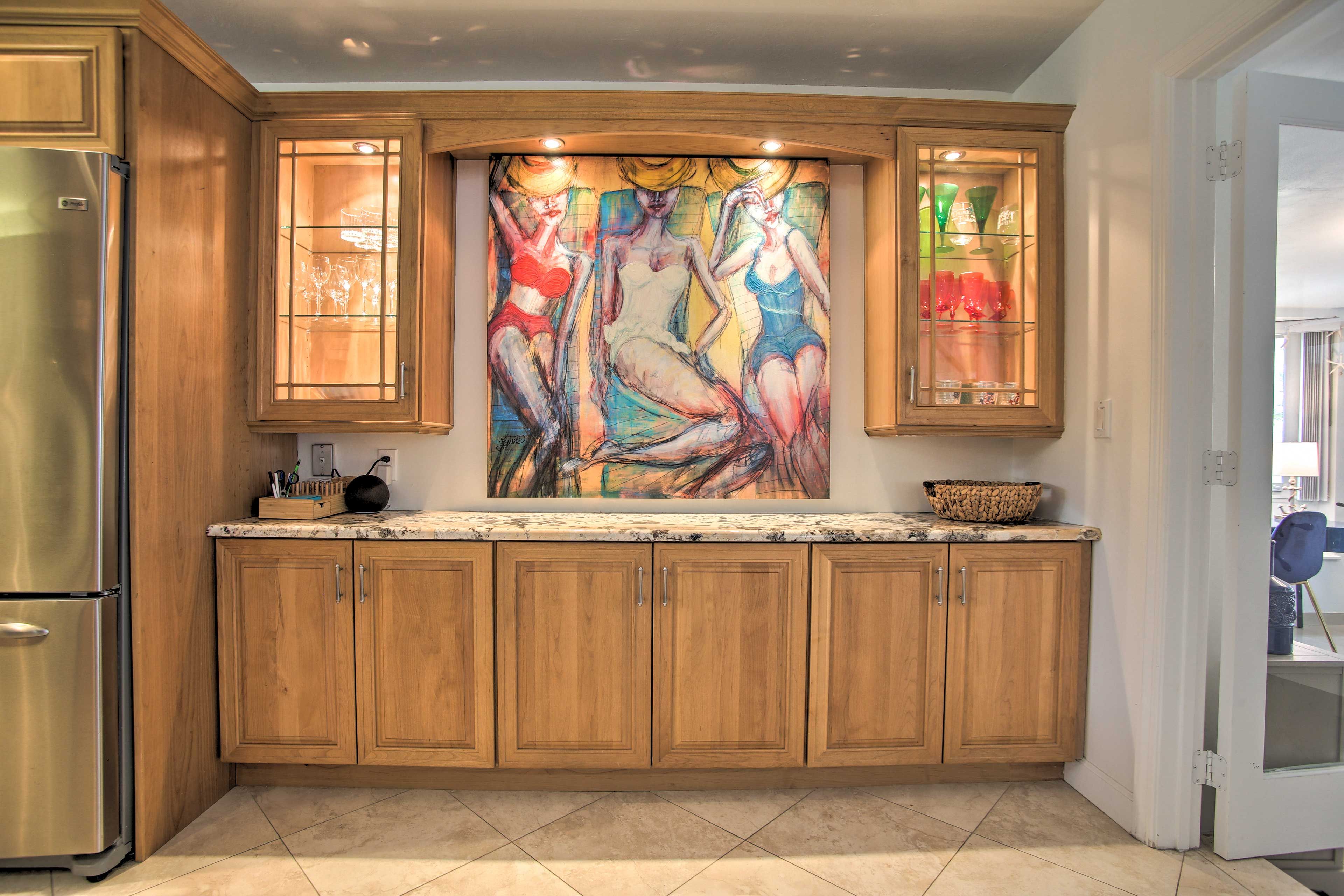 Kitchen | Blender | Paper Towels/Trash Bags Provided