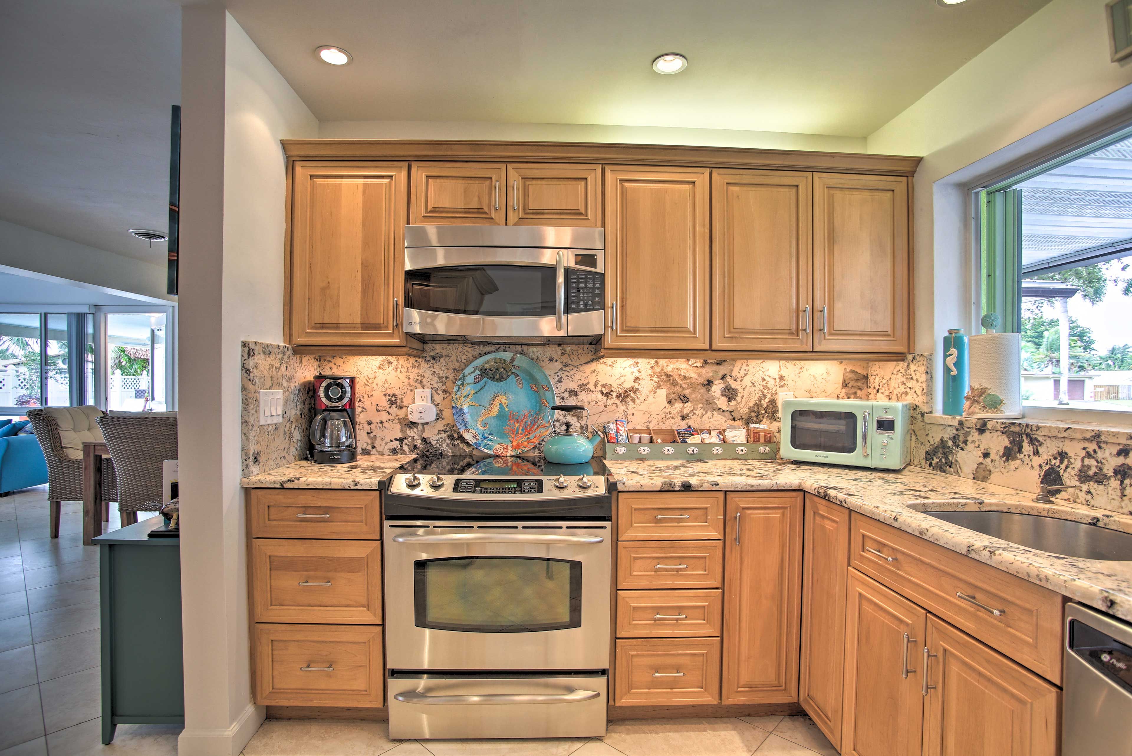 Kitchen | Fully Equipped | Cooking Basics | Stainless Steel Appliances