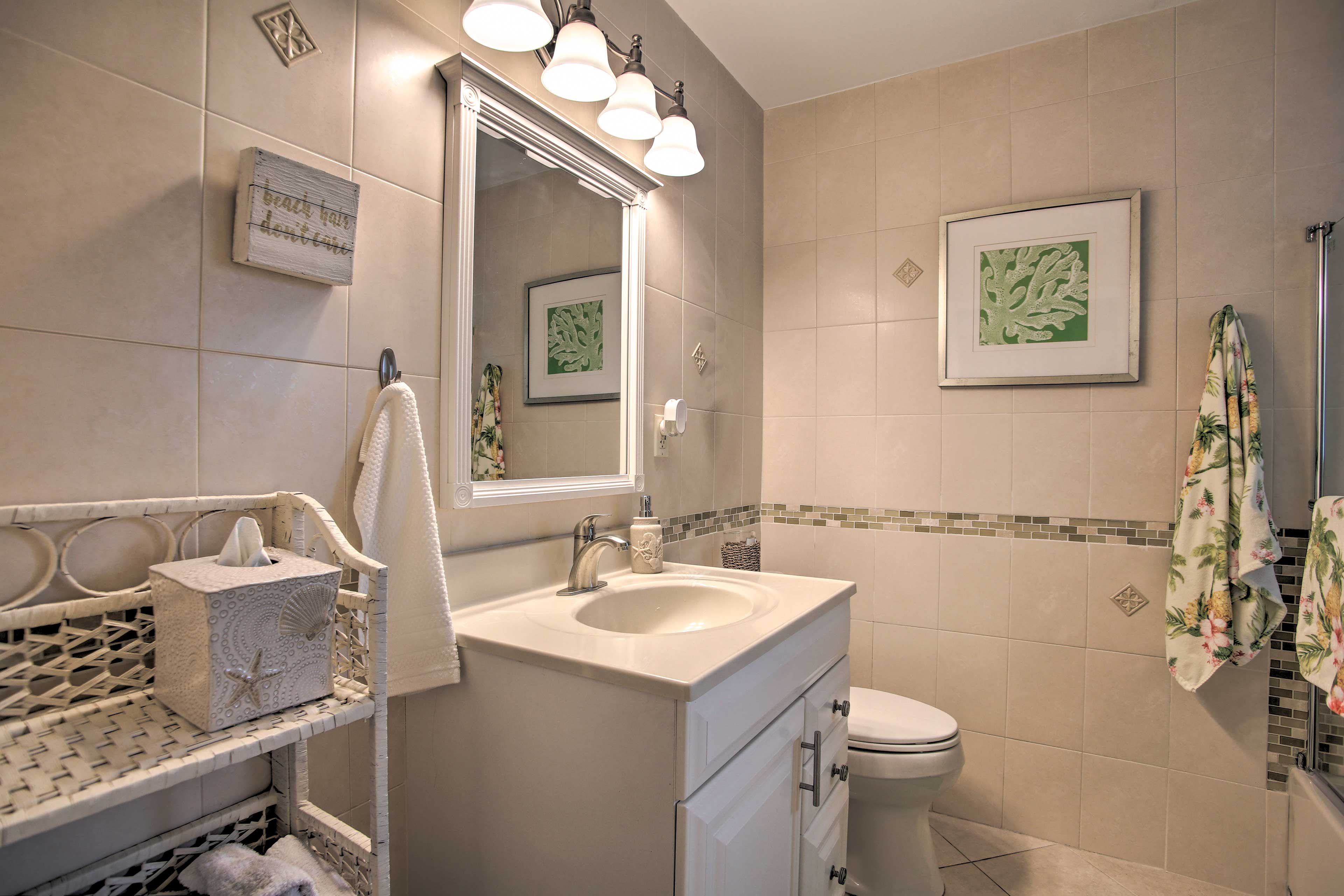 Bathroom | Towels Provided | Complimentary Toiletries | Hair Dryer