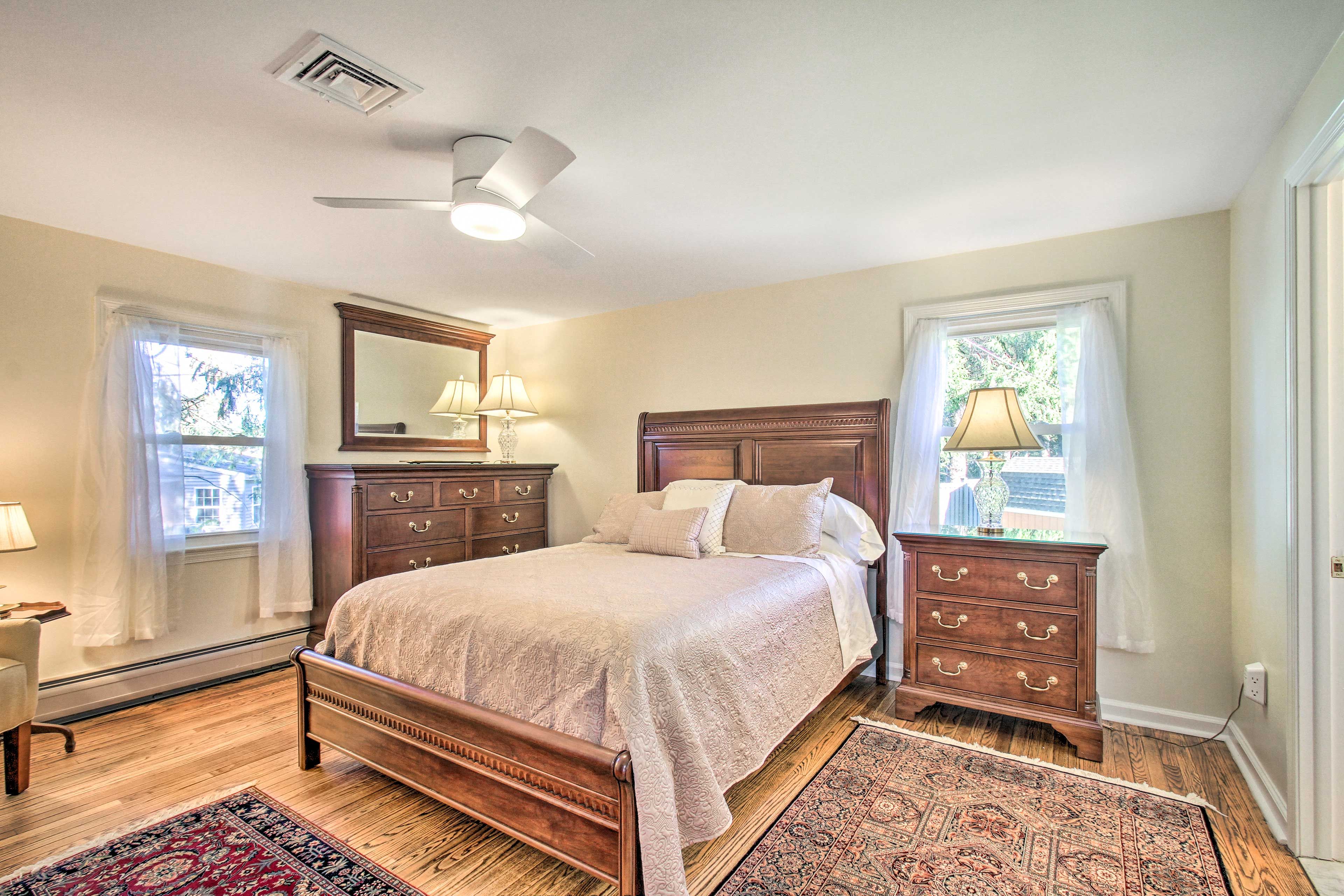 Bedroom 1 | Main Level | Queen Bed | Linens Provided