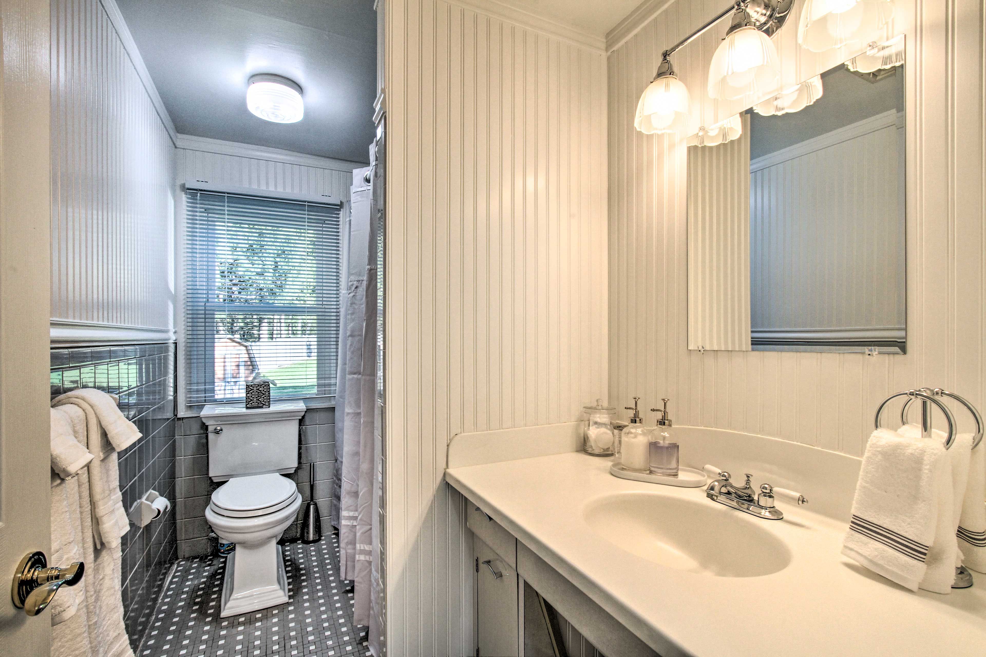 Full Bathroom | Main Level