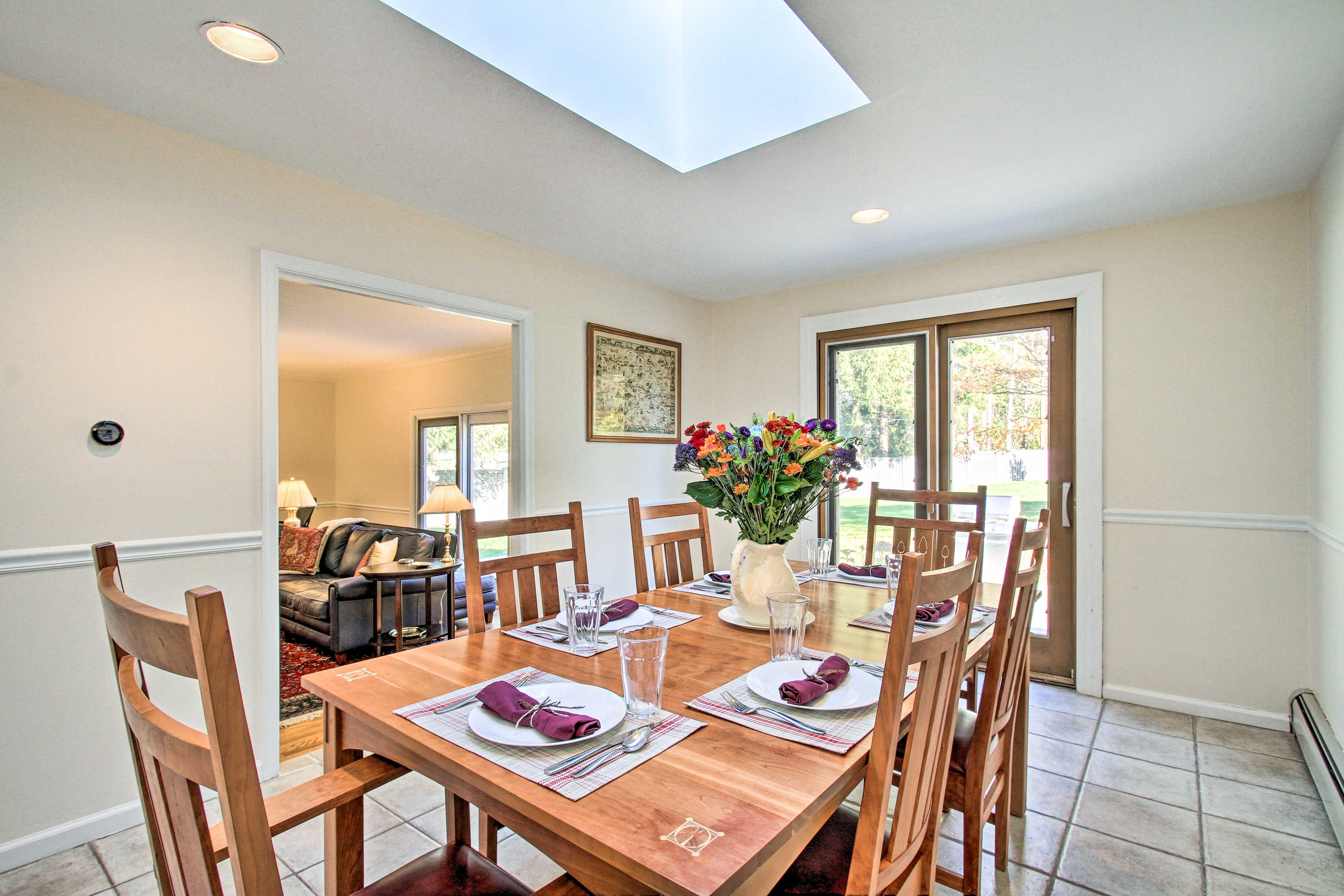 Dining Room | Main Level | Dishware/Flatware Provided