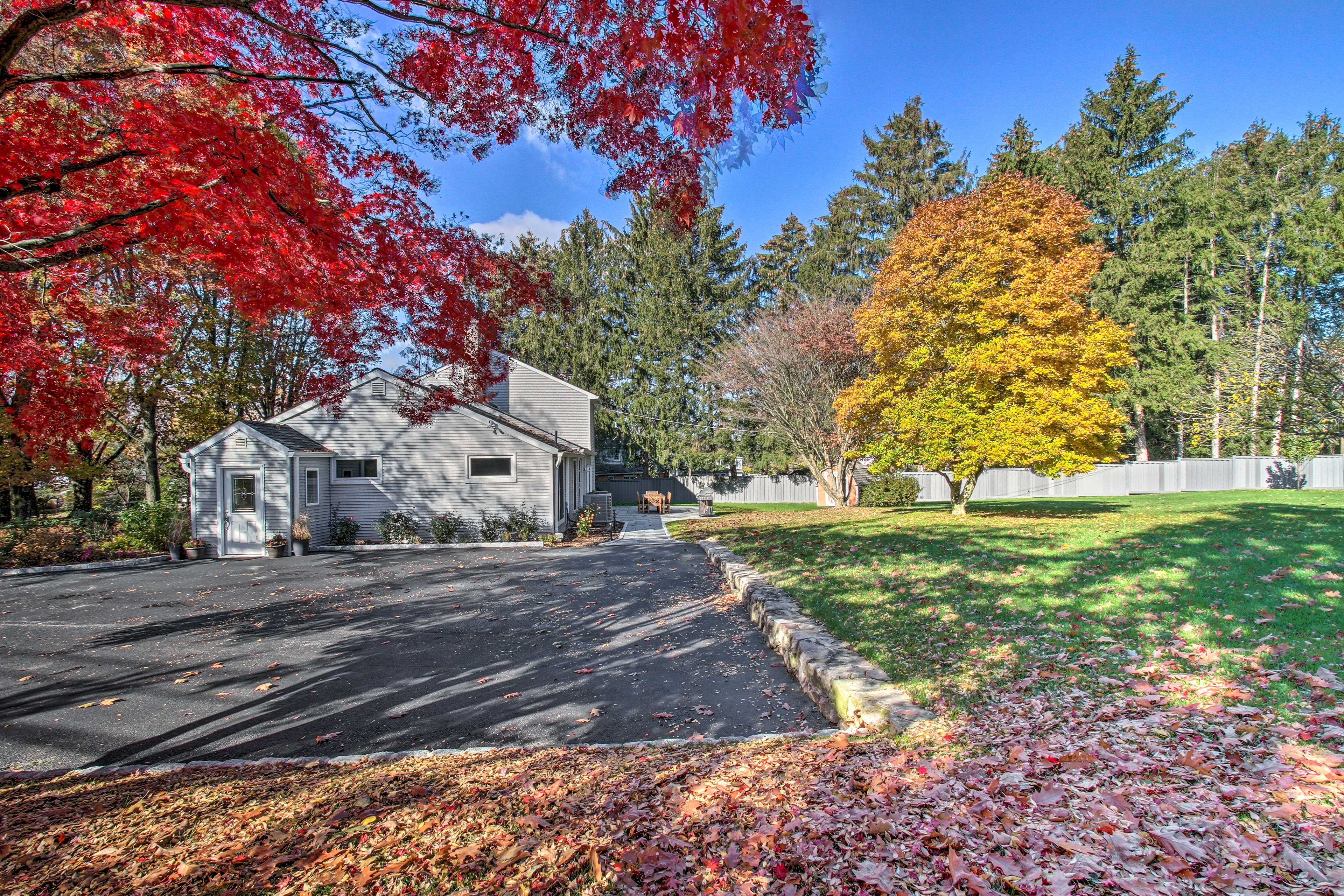 Exterior | Driveway Parking (2 Vehicles) | Street Parking