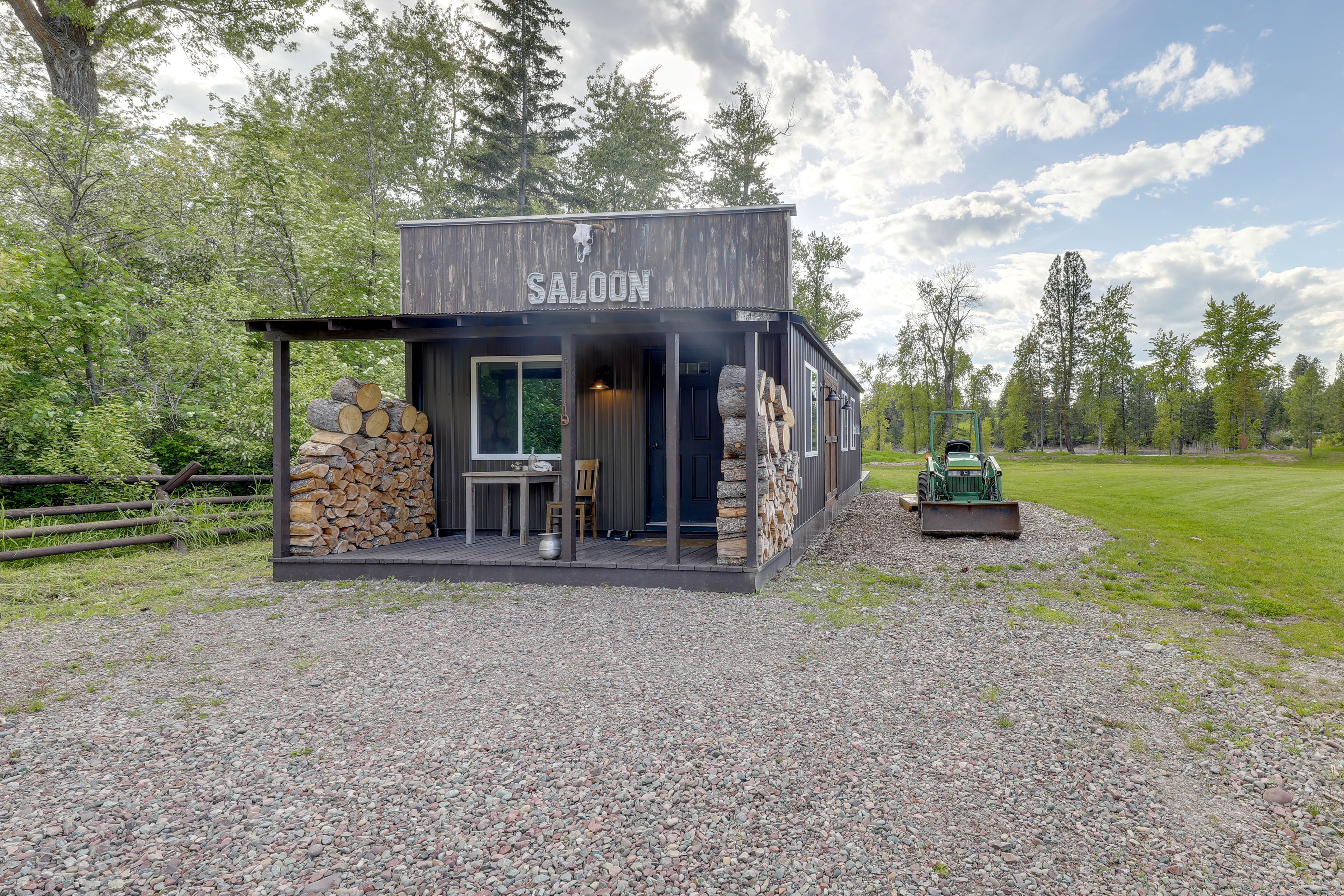 Driveway Parking (1 Vehicle) | RV/Trailer Parking