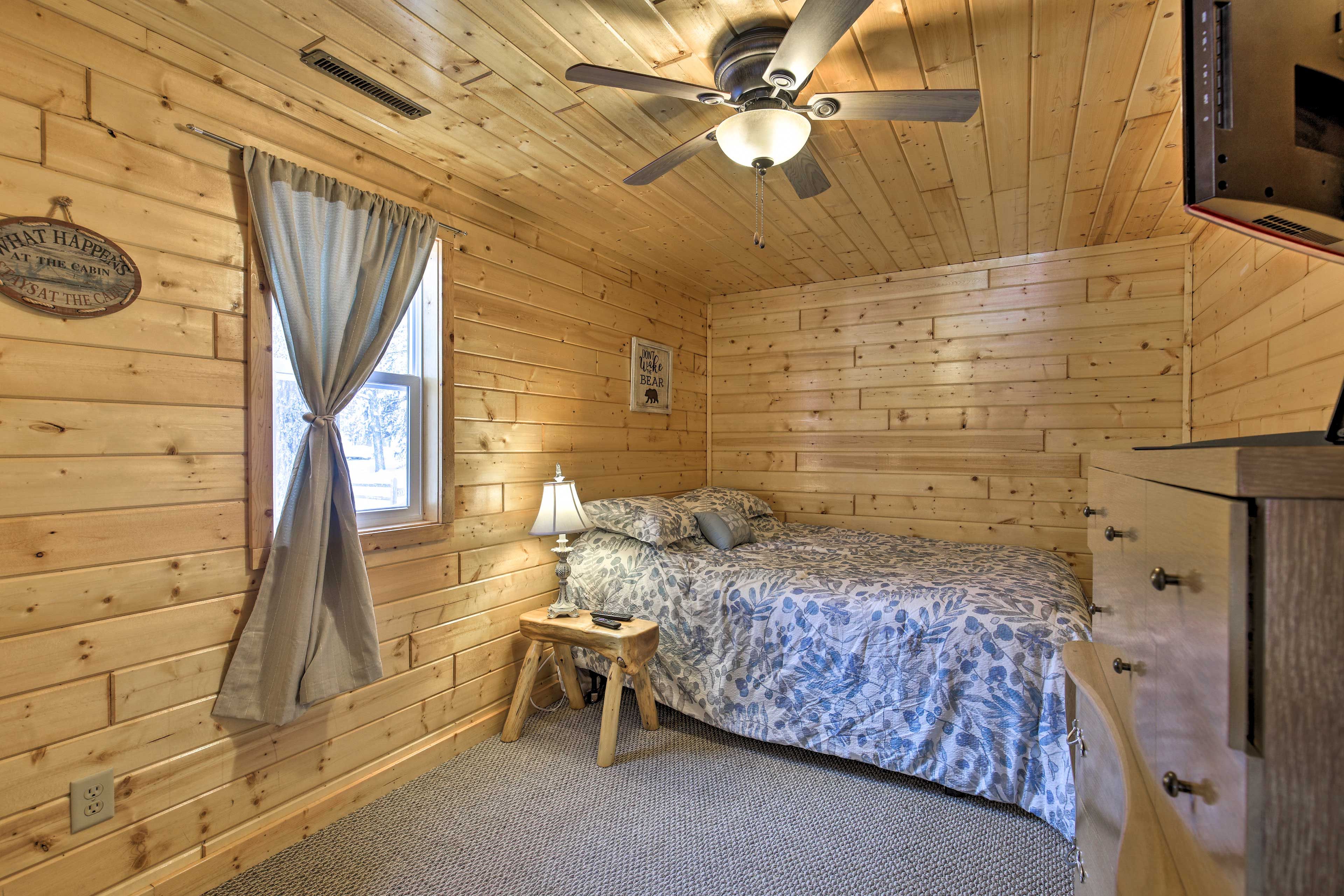 Bedroom 2 | Queen Bed | 1st Floor