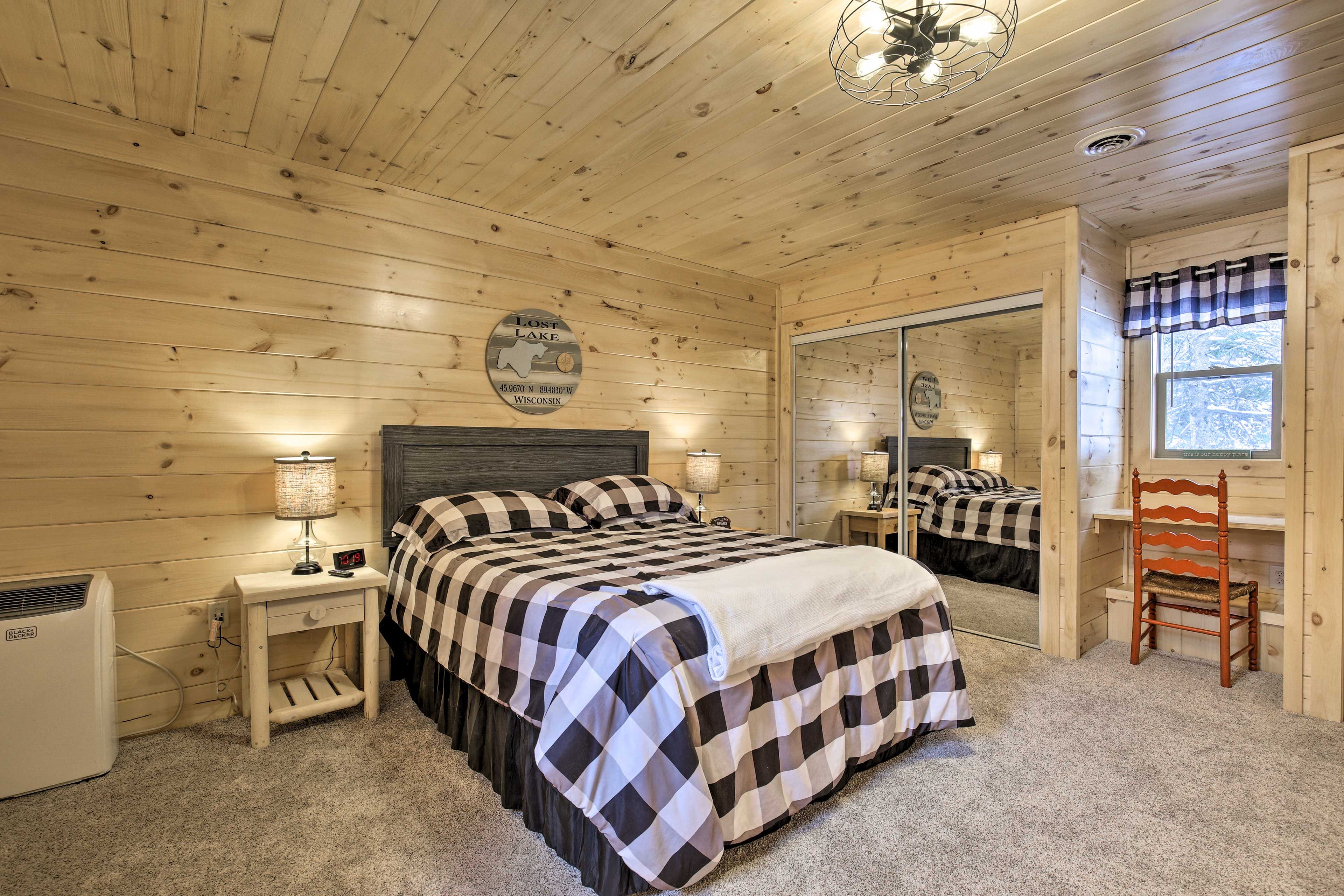Bedroom 1 | Queen Bed | 2nd Floor