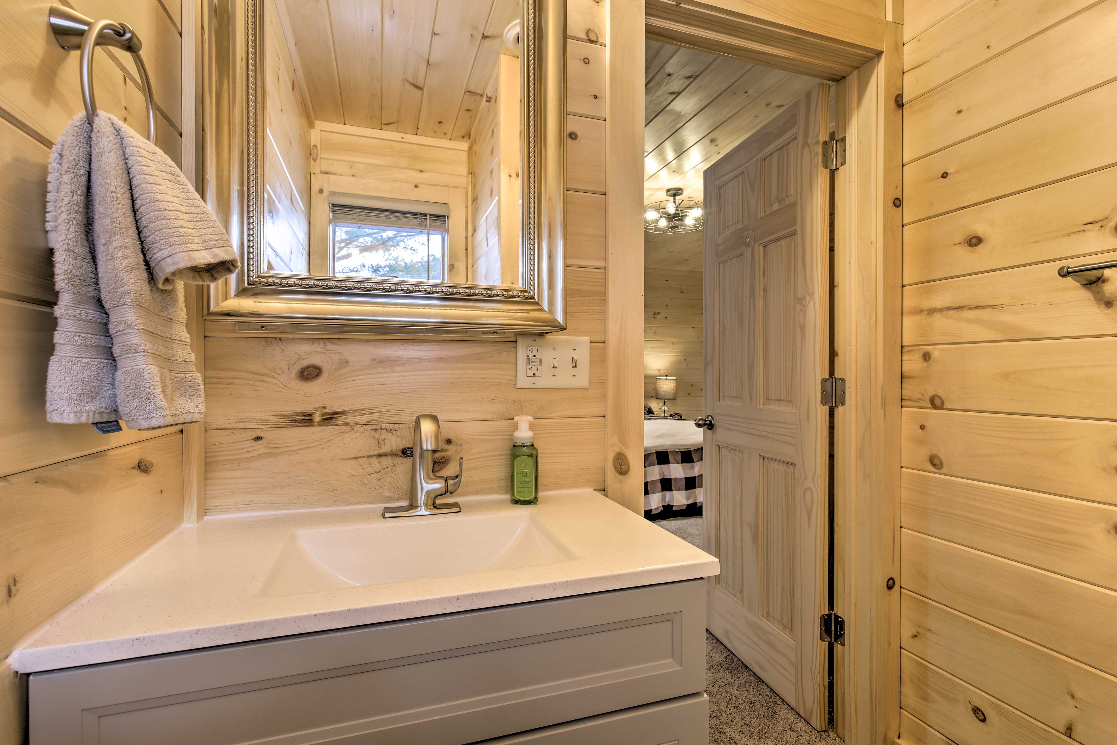 En-Suite Bathroom | Towels Provided