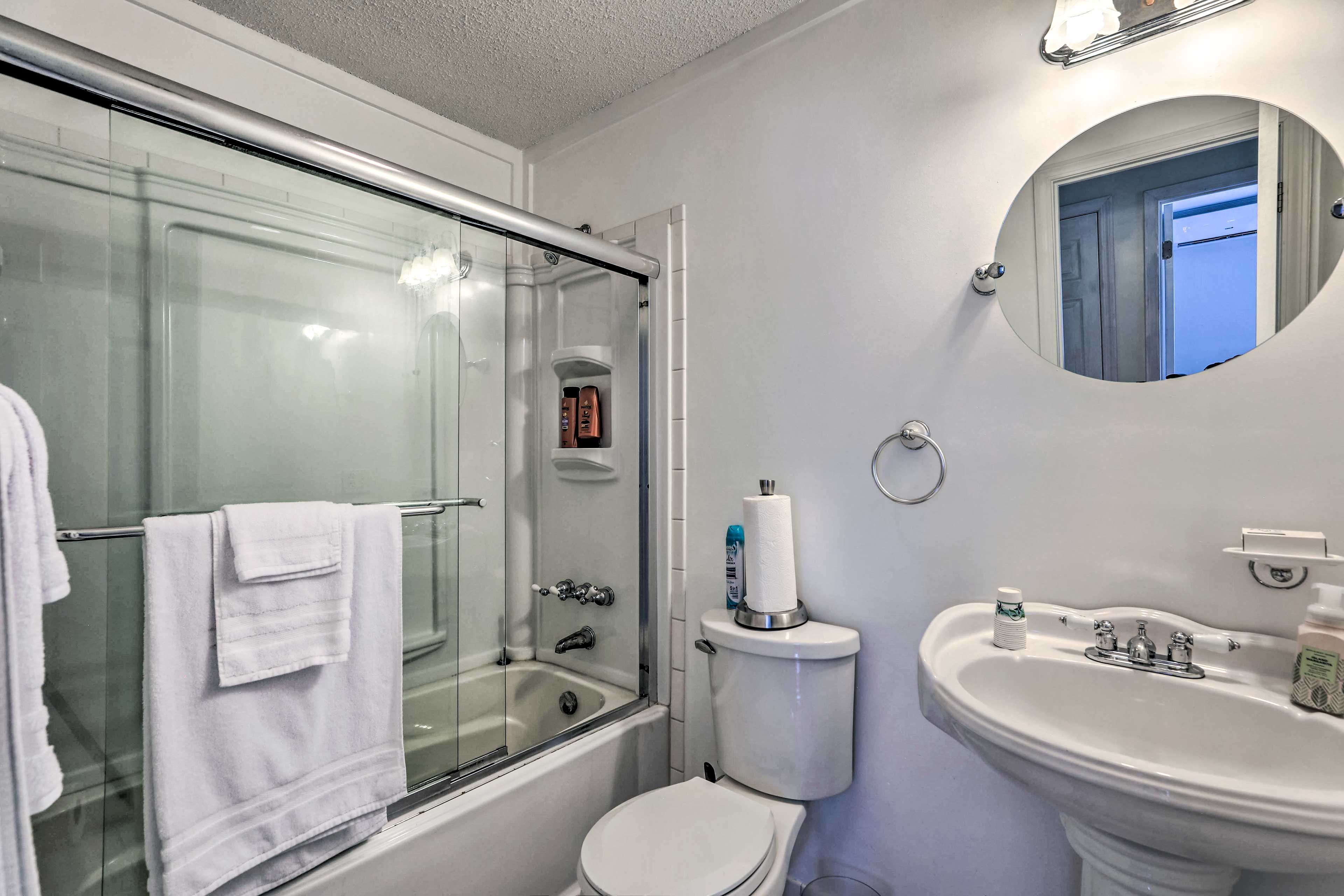 Full Bathroom | 2nd Floor