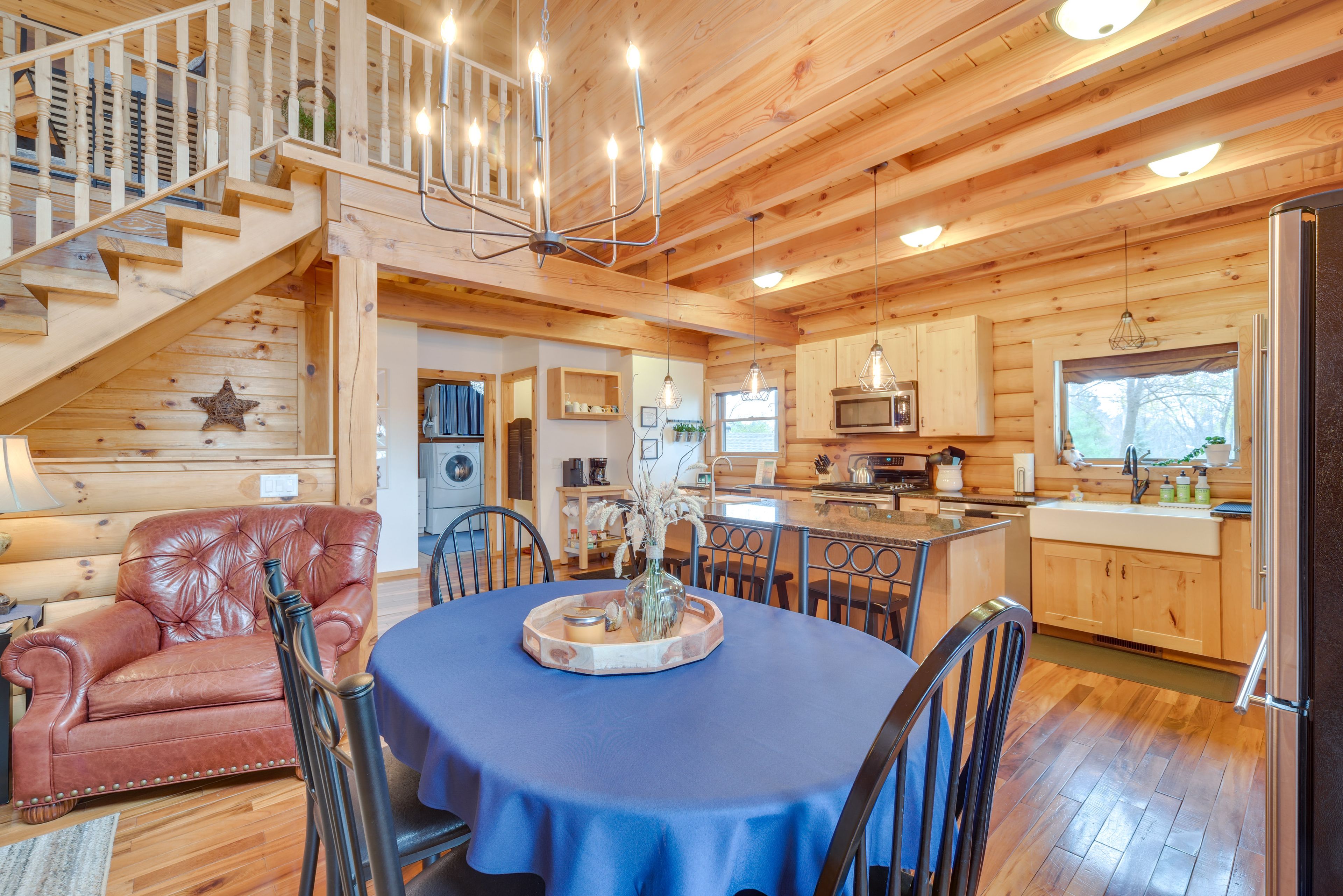 Dining Area | Access to Deck