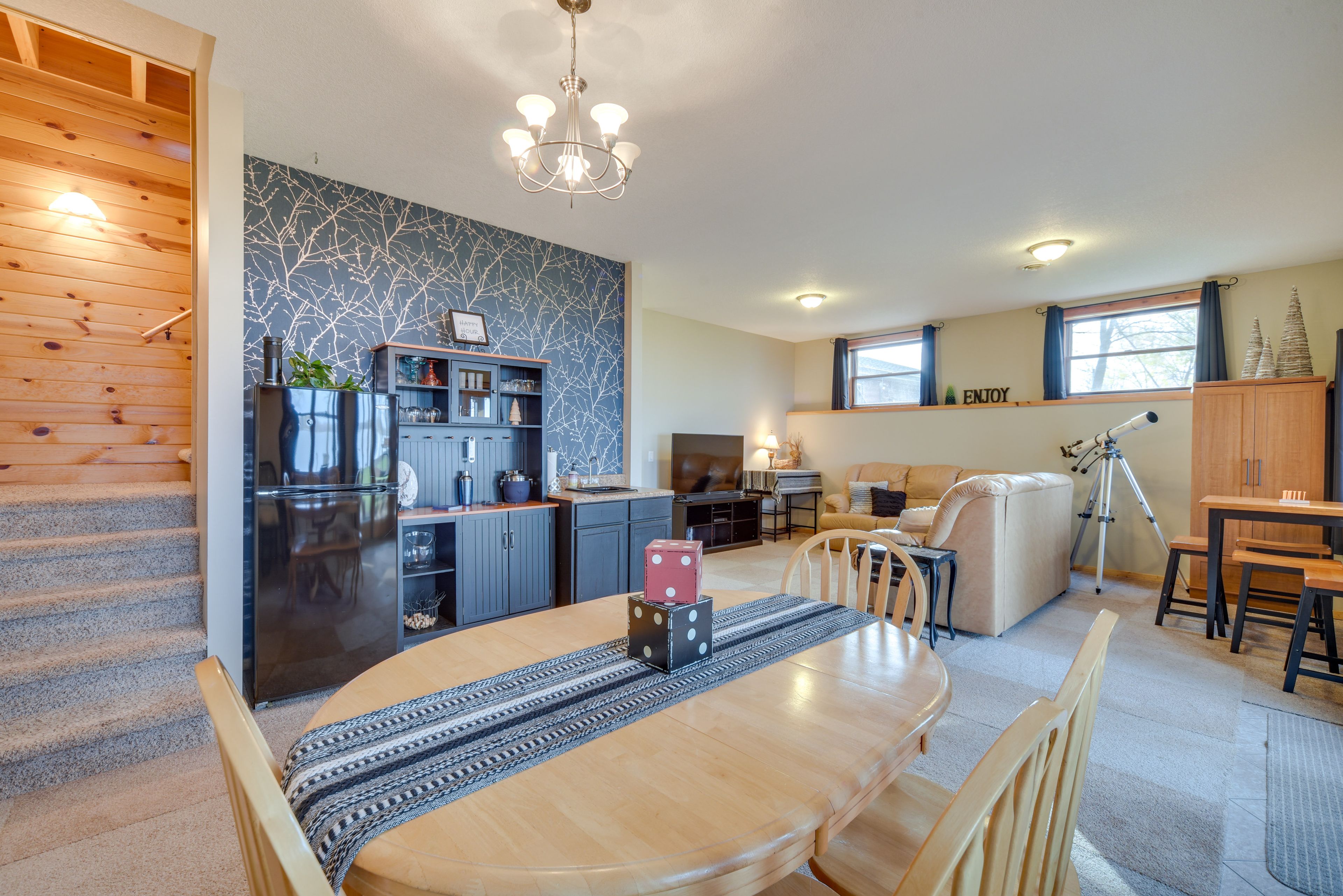 Basement | Wet Bar w/ Refrigerator