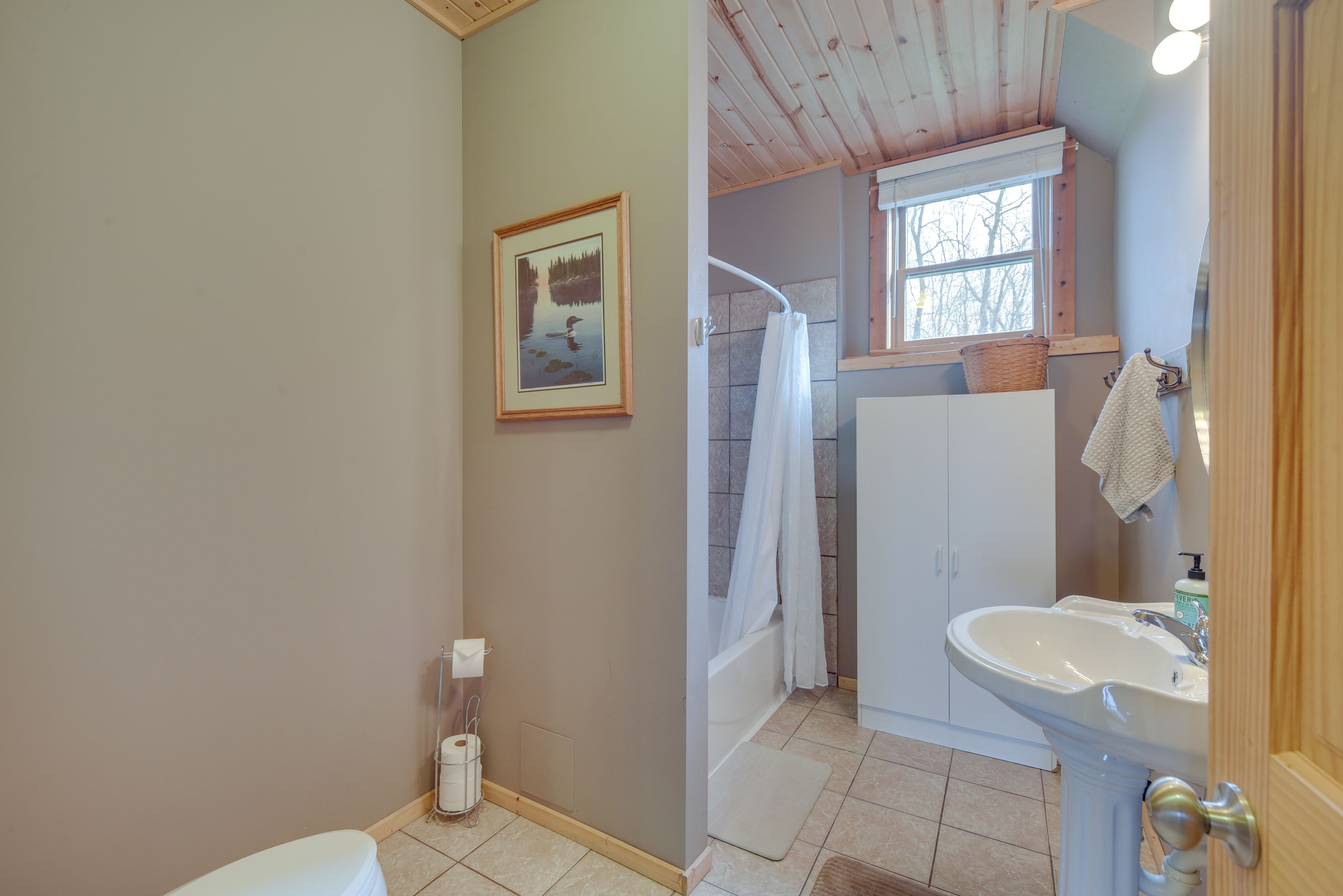 Full Bathroom