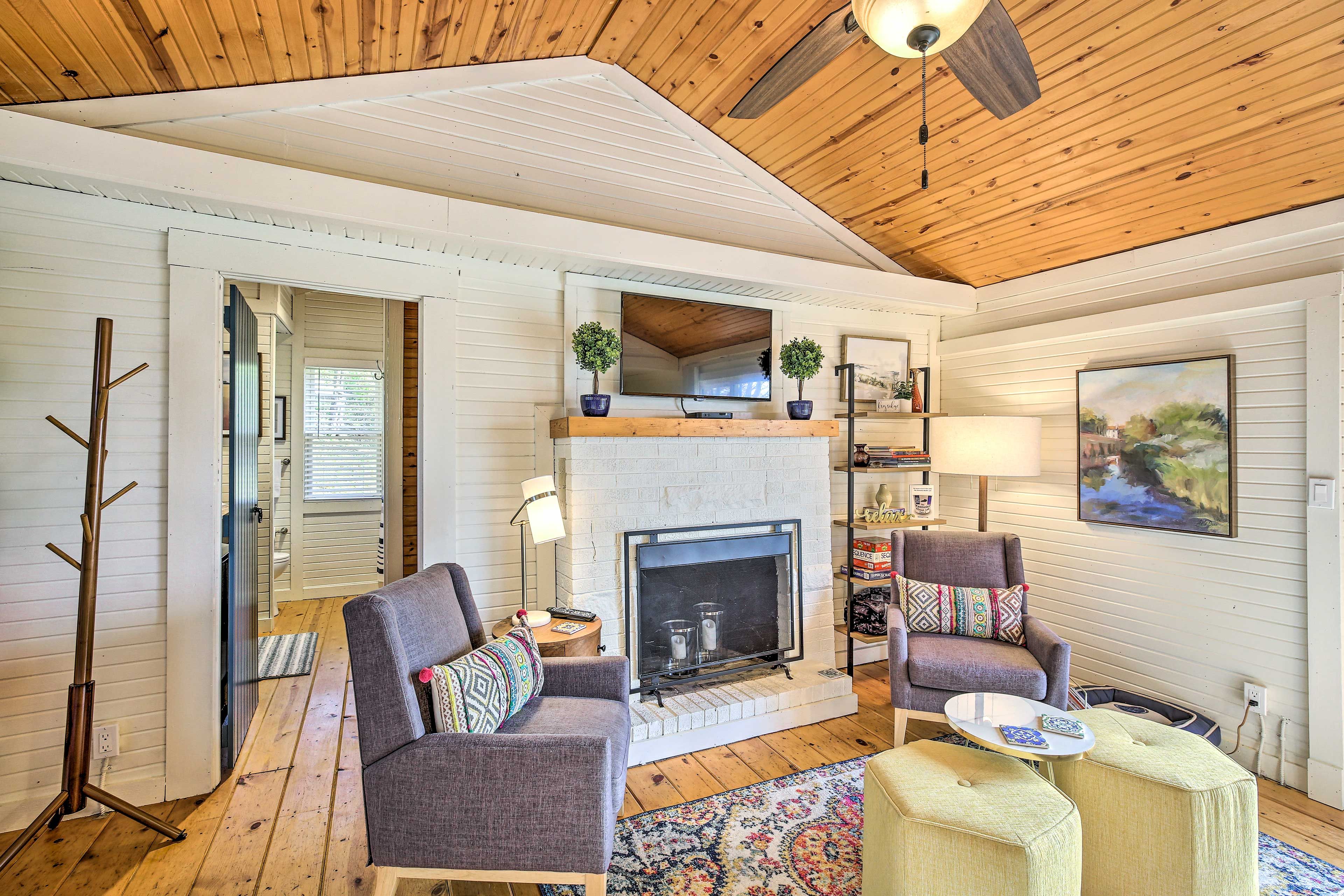 Living Room | Central A/C & Heating