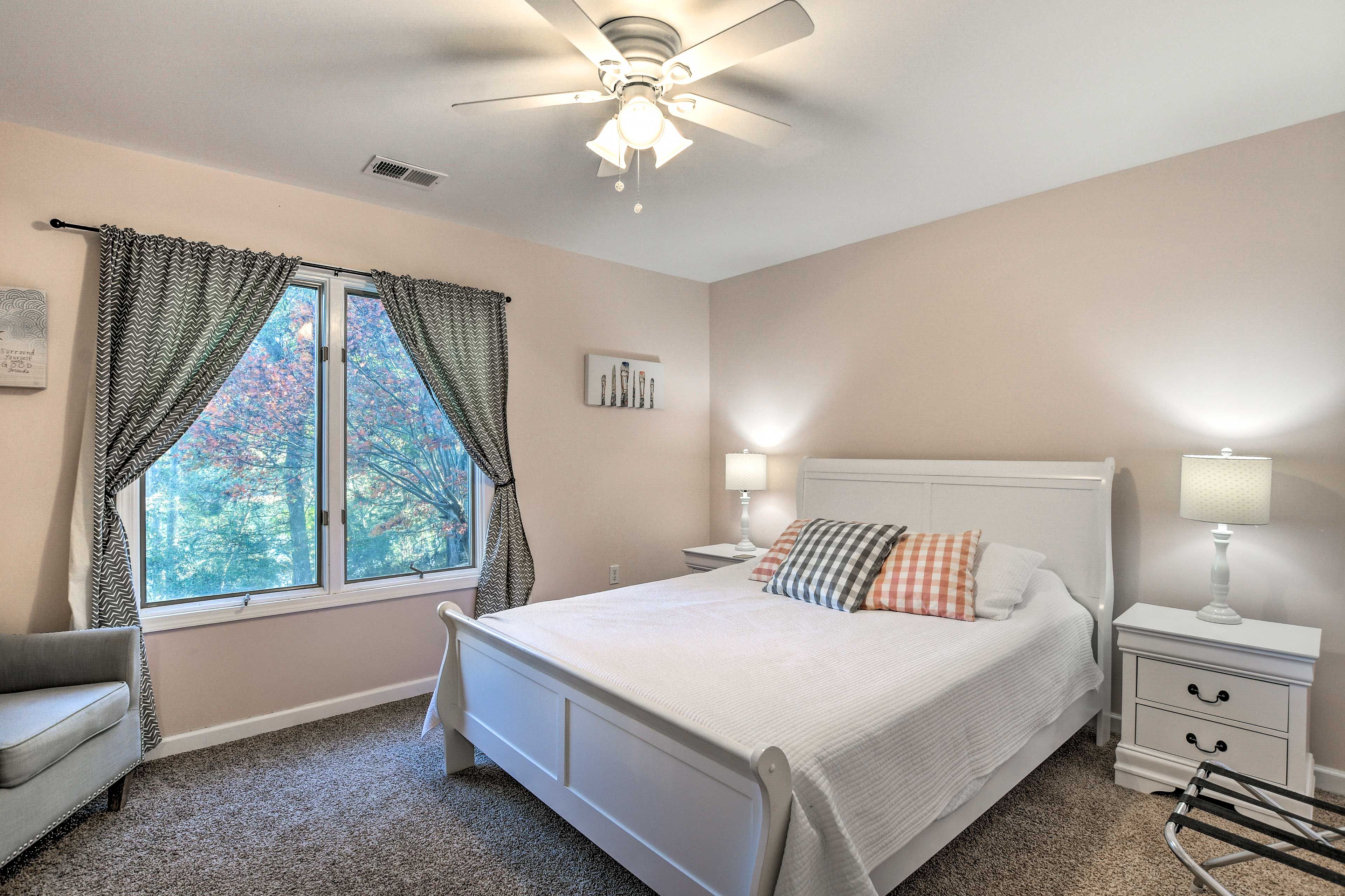 Bedroom 2 | Queen Bed