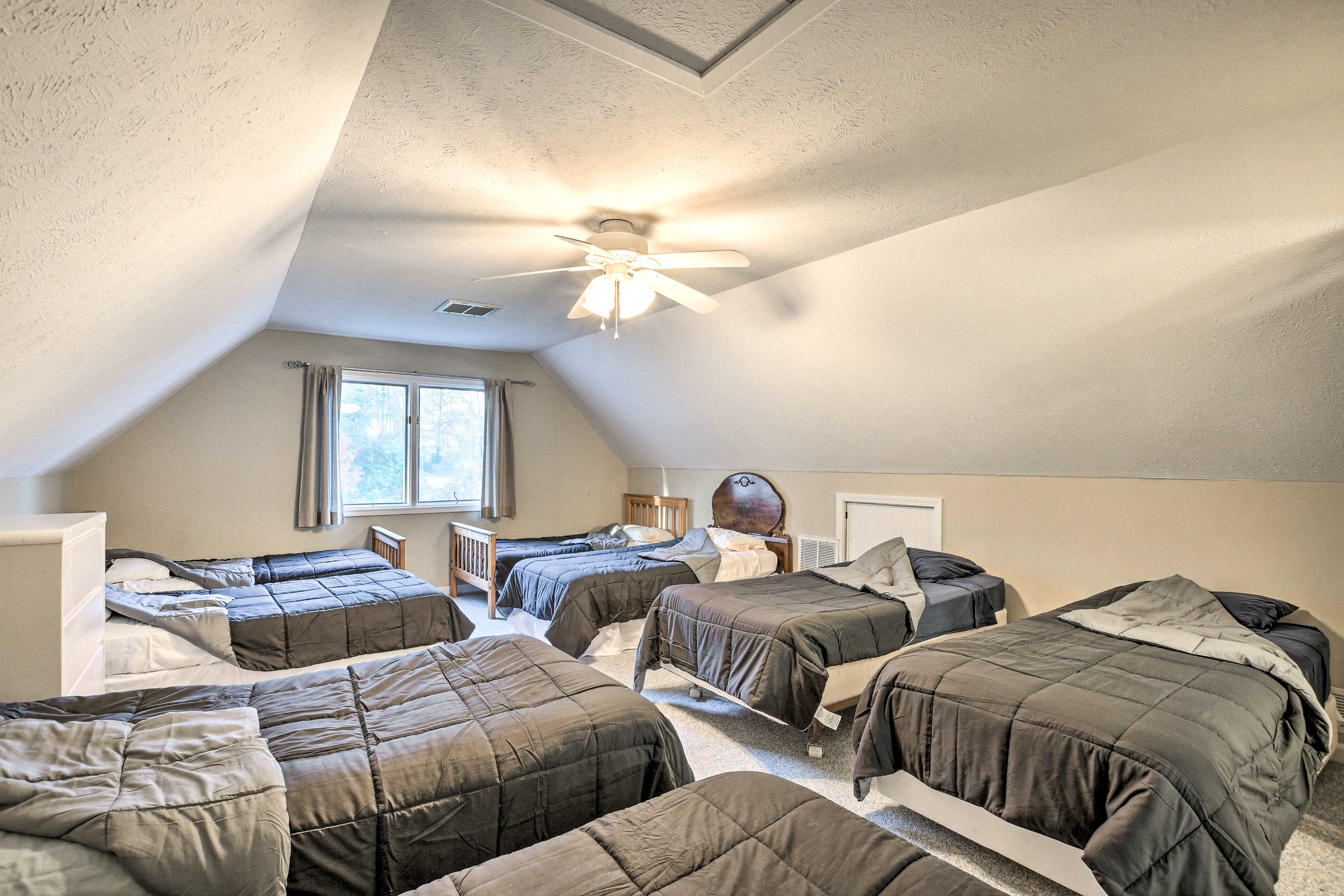 Bedroom 6 | 8 Twin Beds