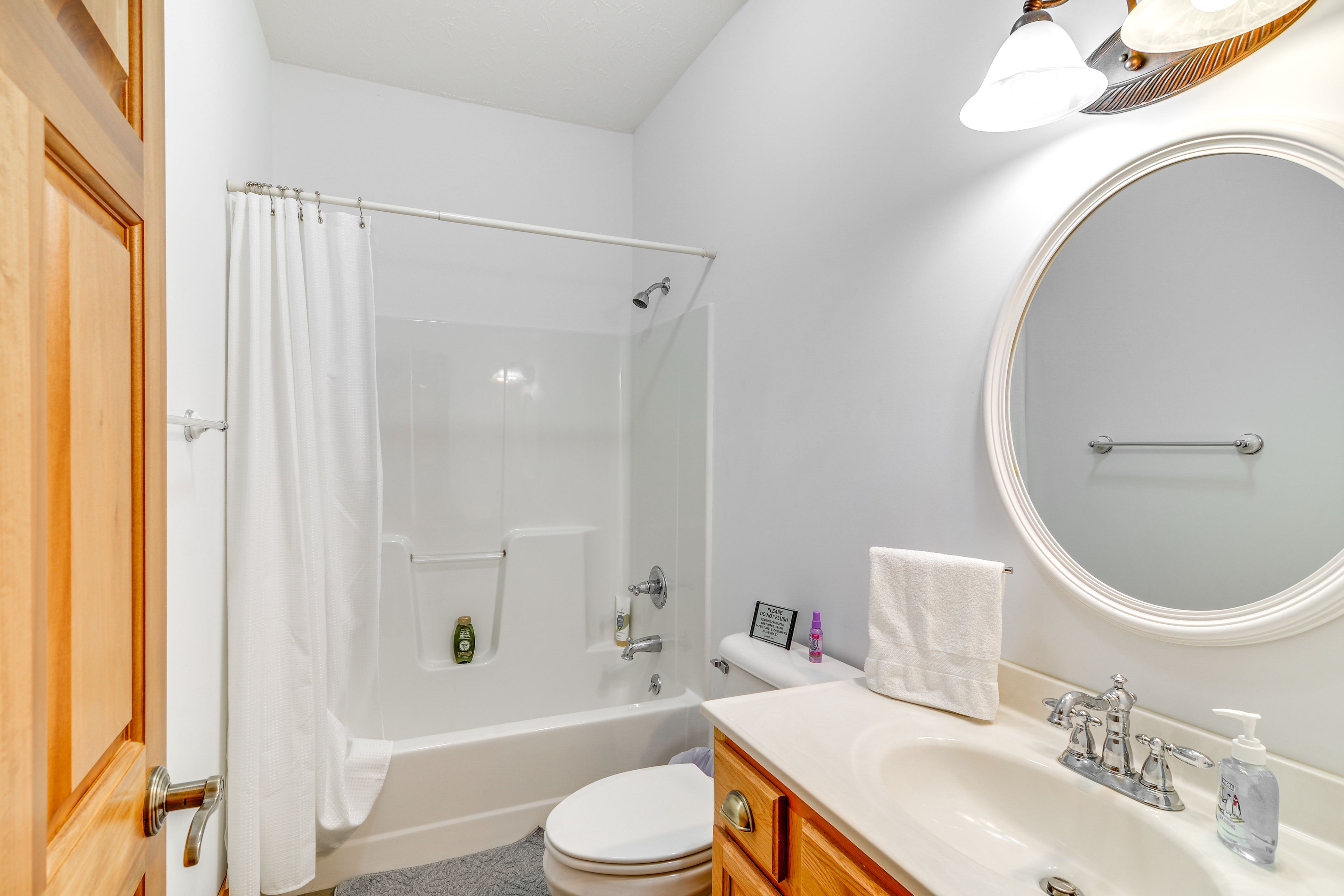 Full Bathroom | 1st Floor