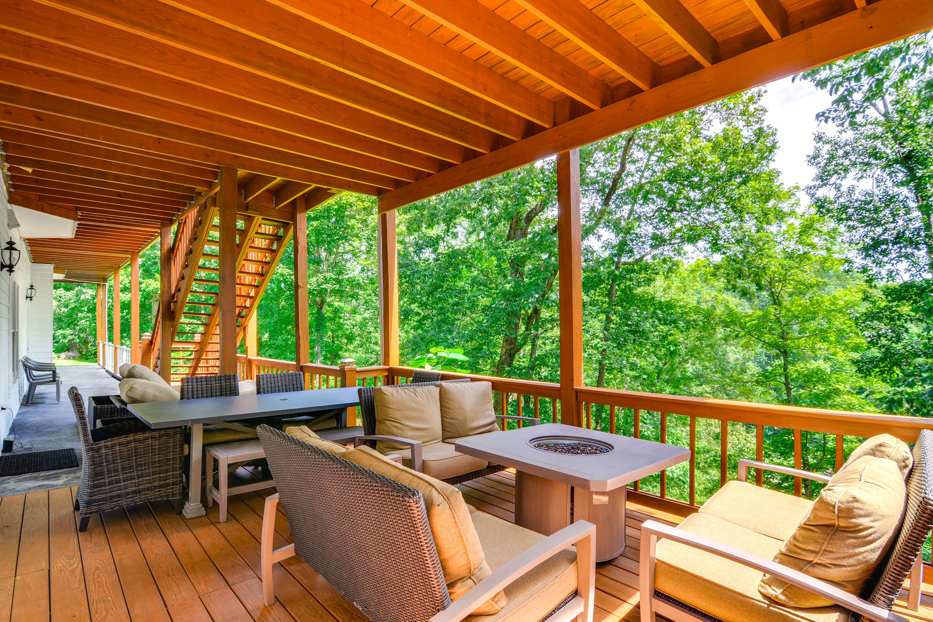 Lower Deck | Outdoor Seating