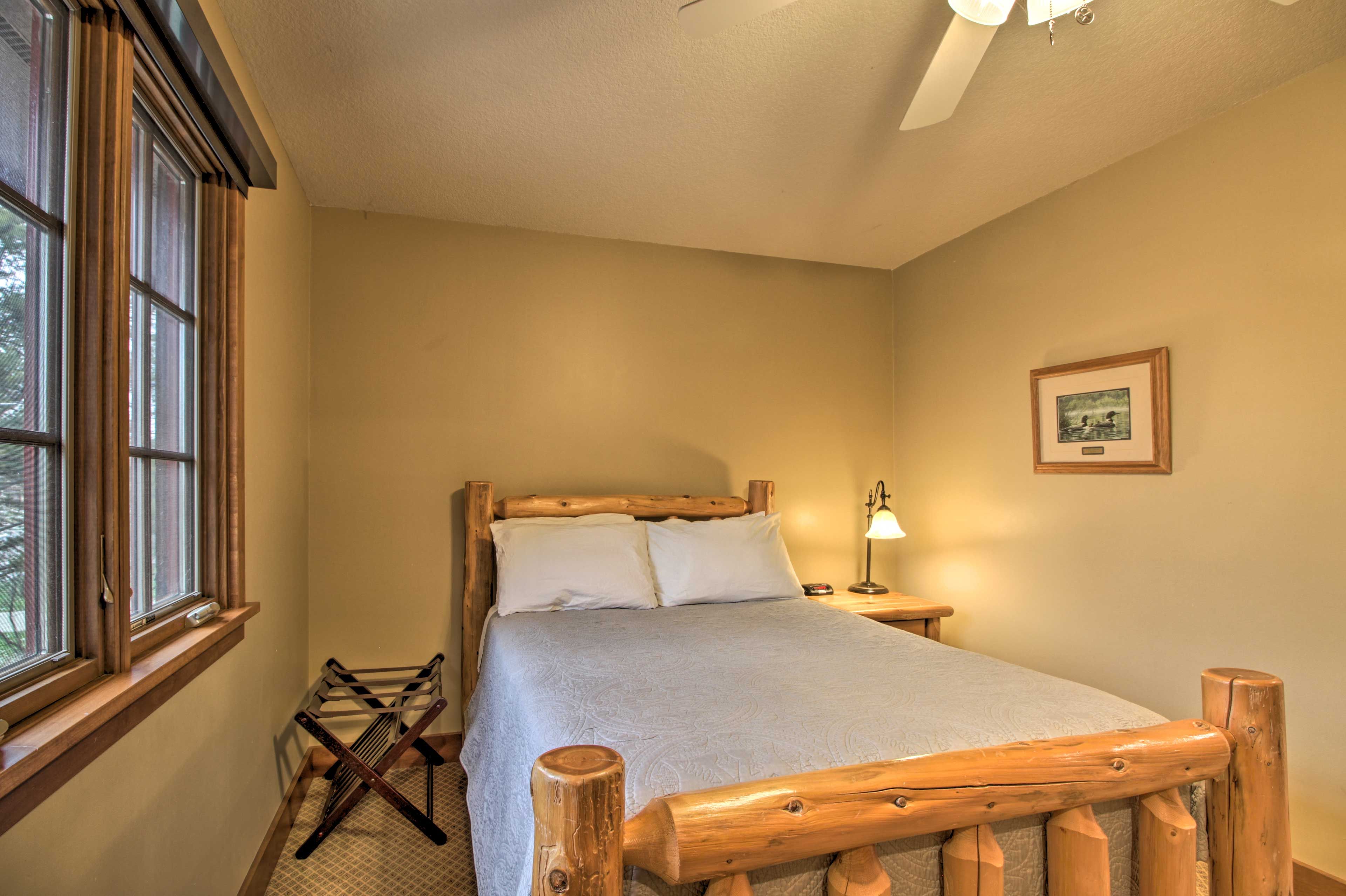Bedroom 2 | Queen Bed