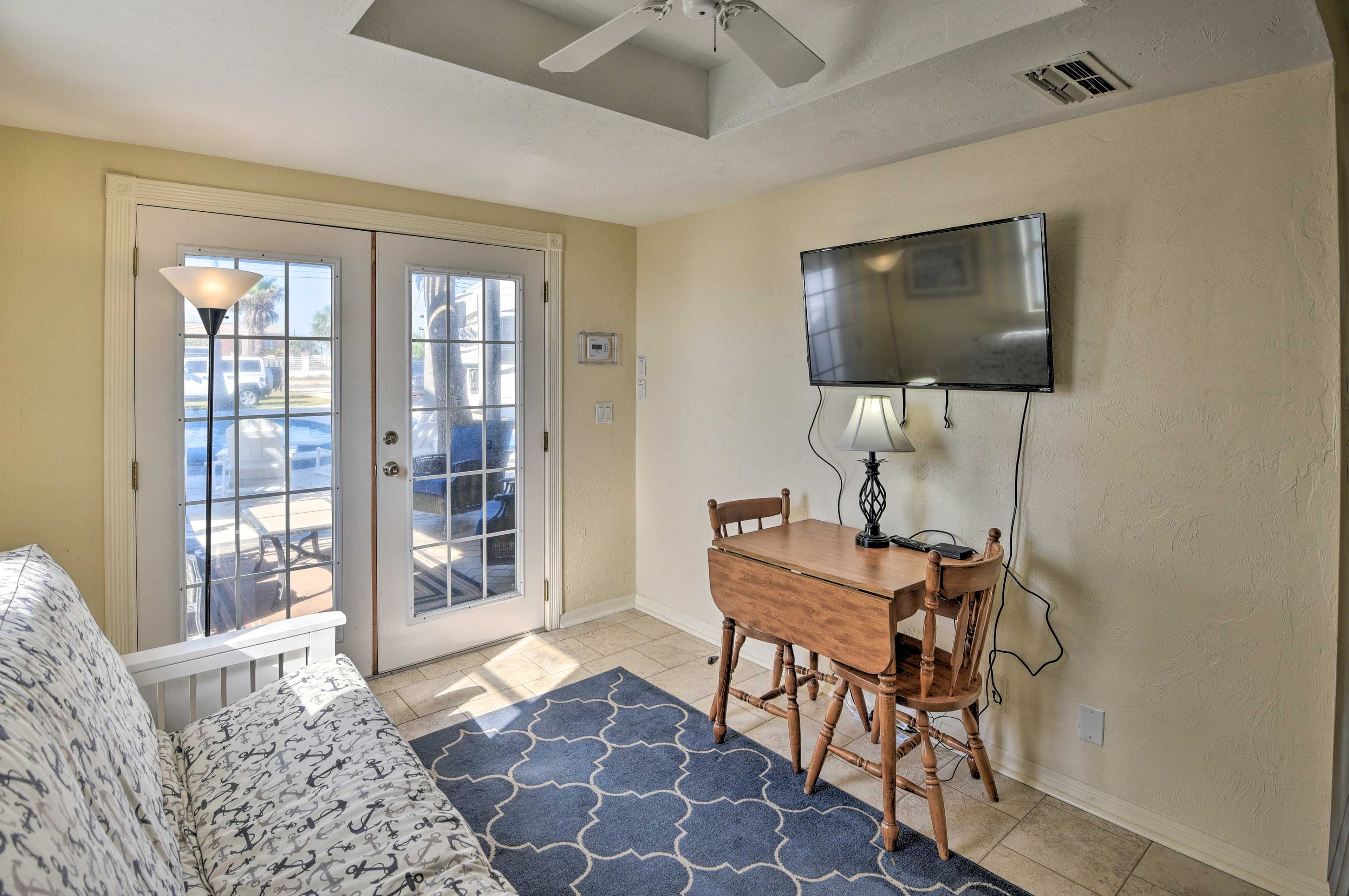 Sitting Room | Full Futon | Smart TV