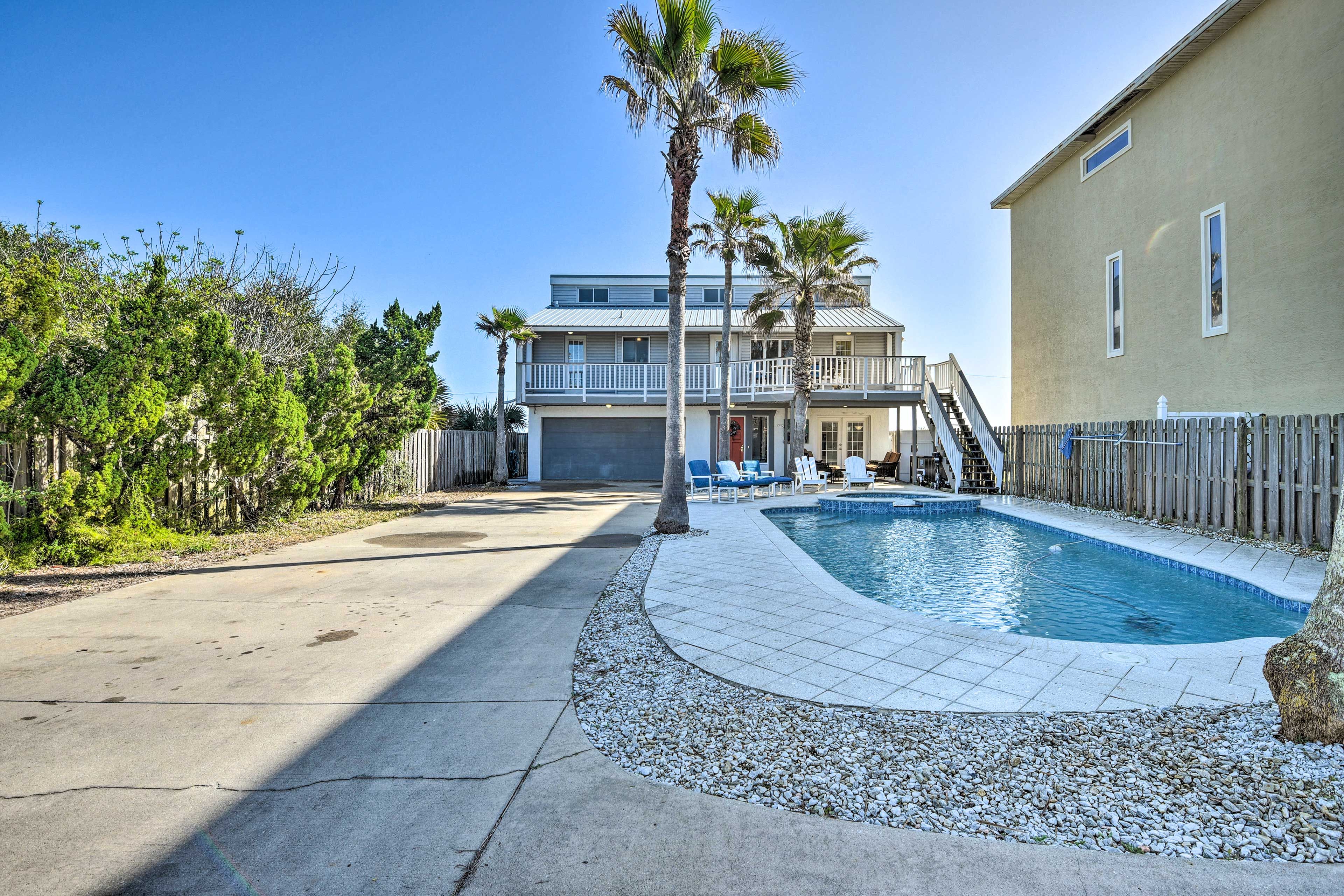 Parking | Driveway (4 Vehicles) | Street Parking | Trailer/Boats Welcome