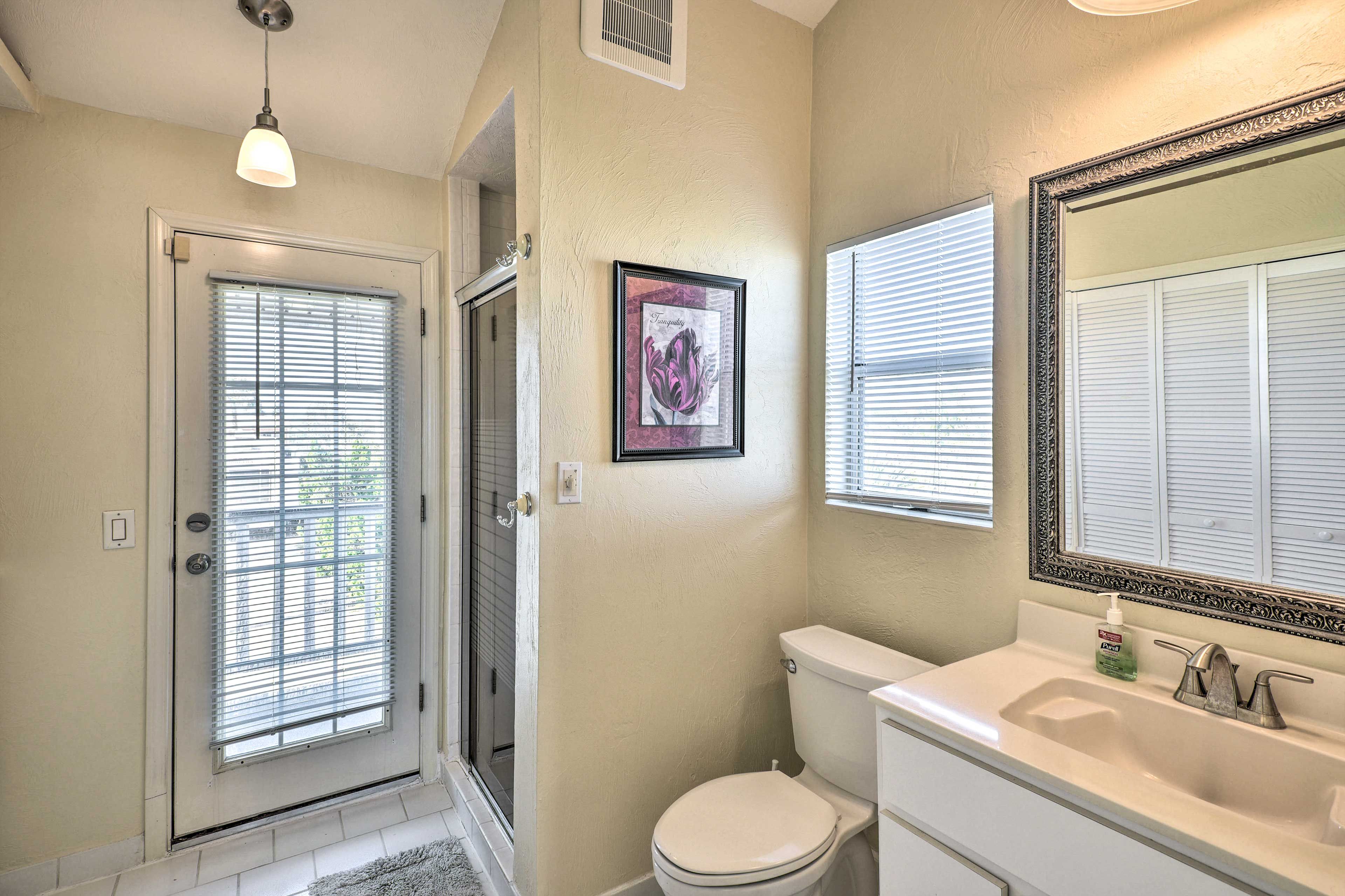 En-Suite Bathroom | Towels Provided | Complimentary Toiletries | Hair Dryer