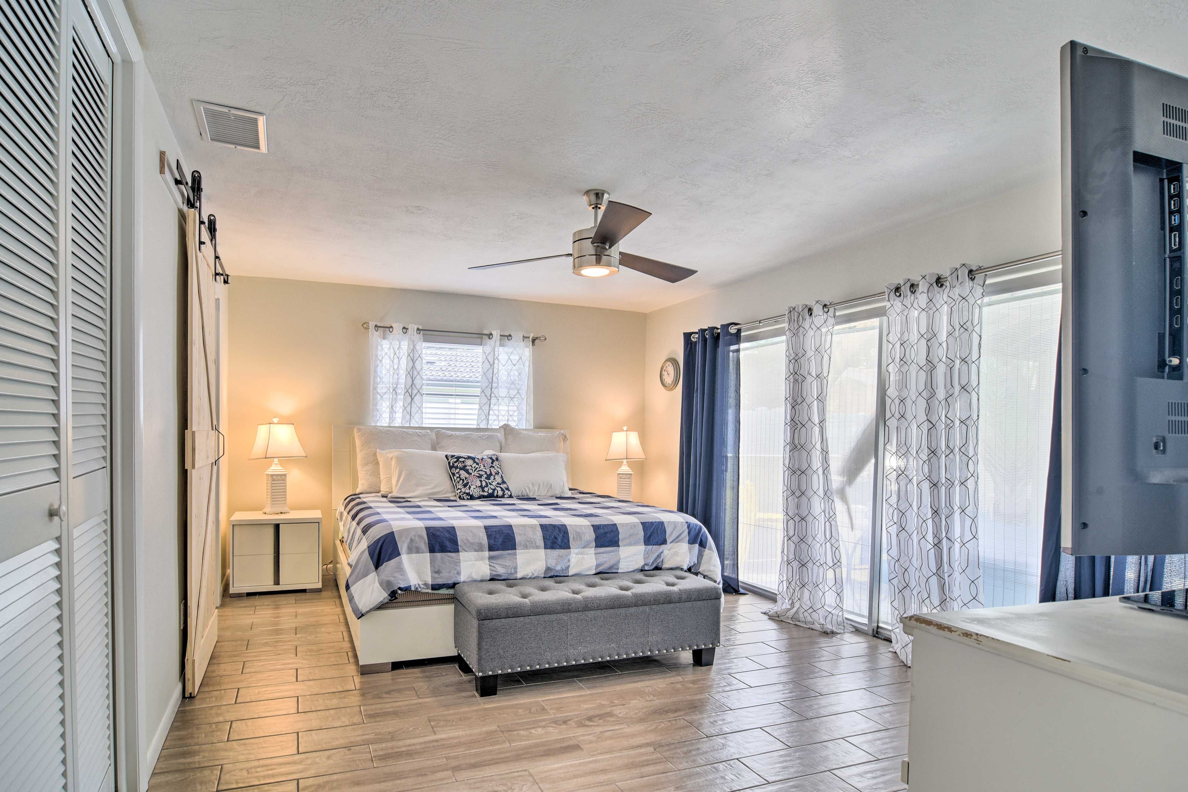 Bedroom 1 | King Bed | En-Suite | Main Floor | No Stairs to Access