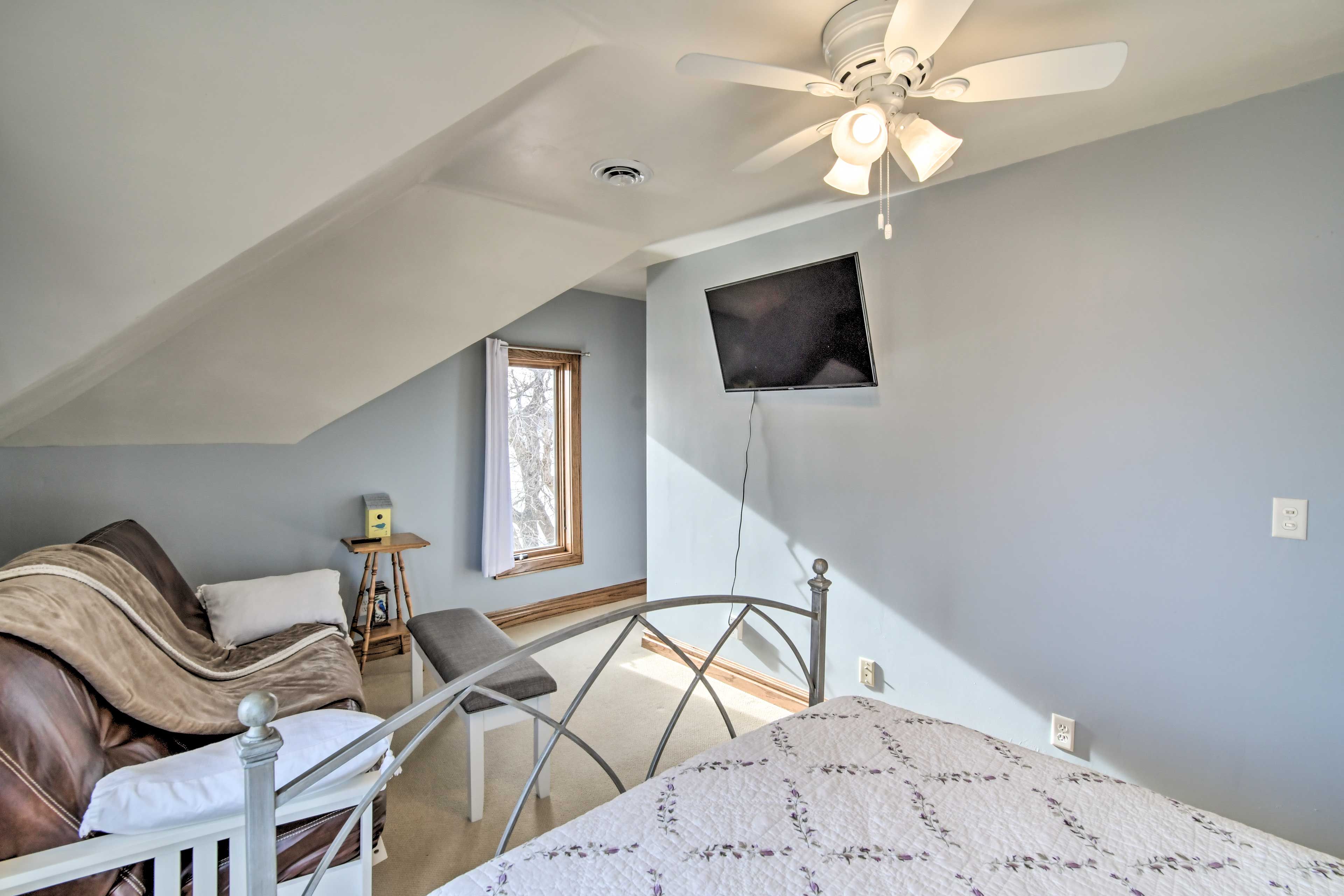 Bedroom 1 | Smart TV