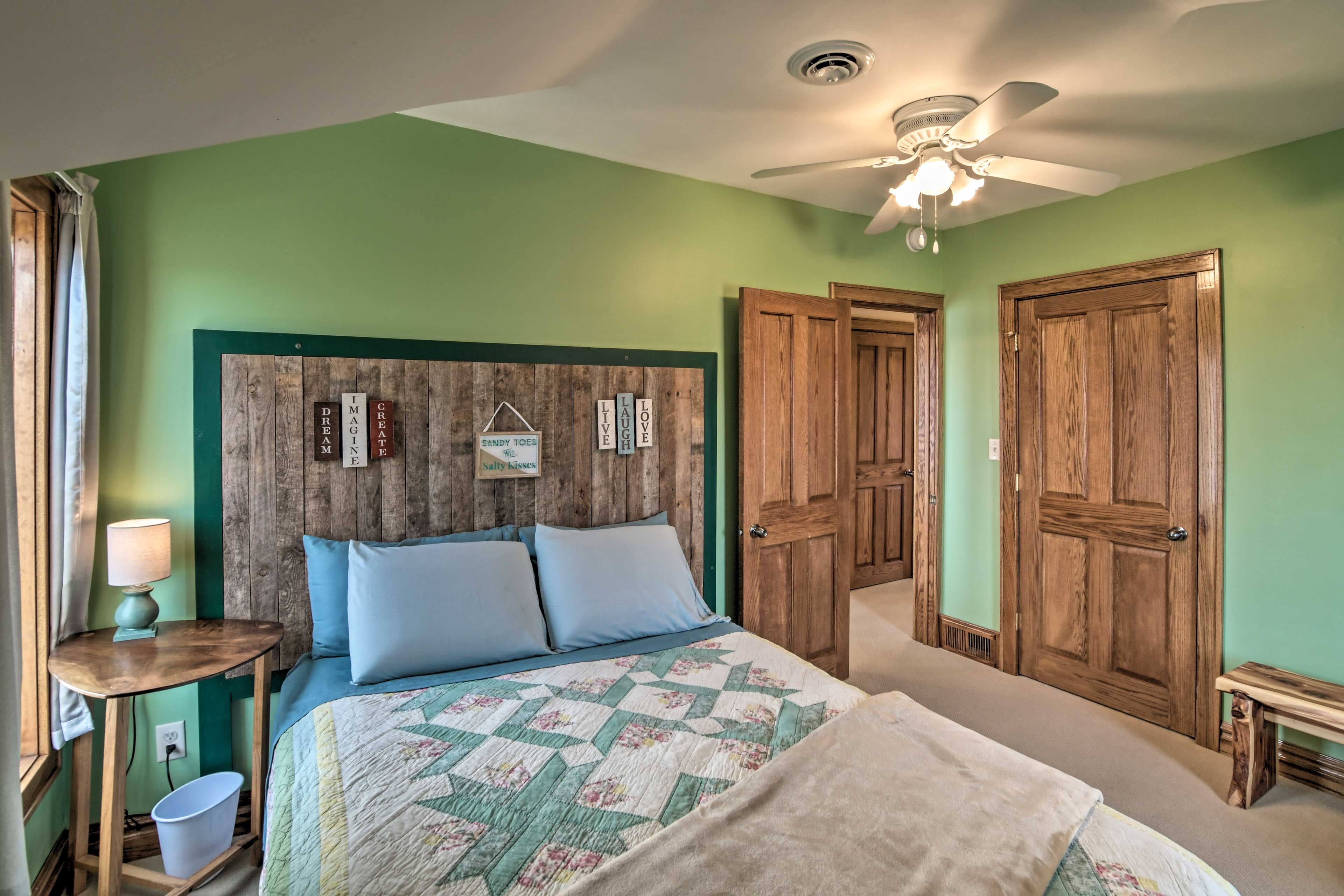 Bedroom 2 | Queen Bed