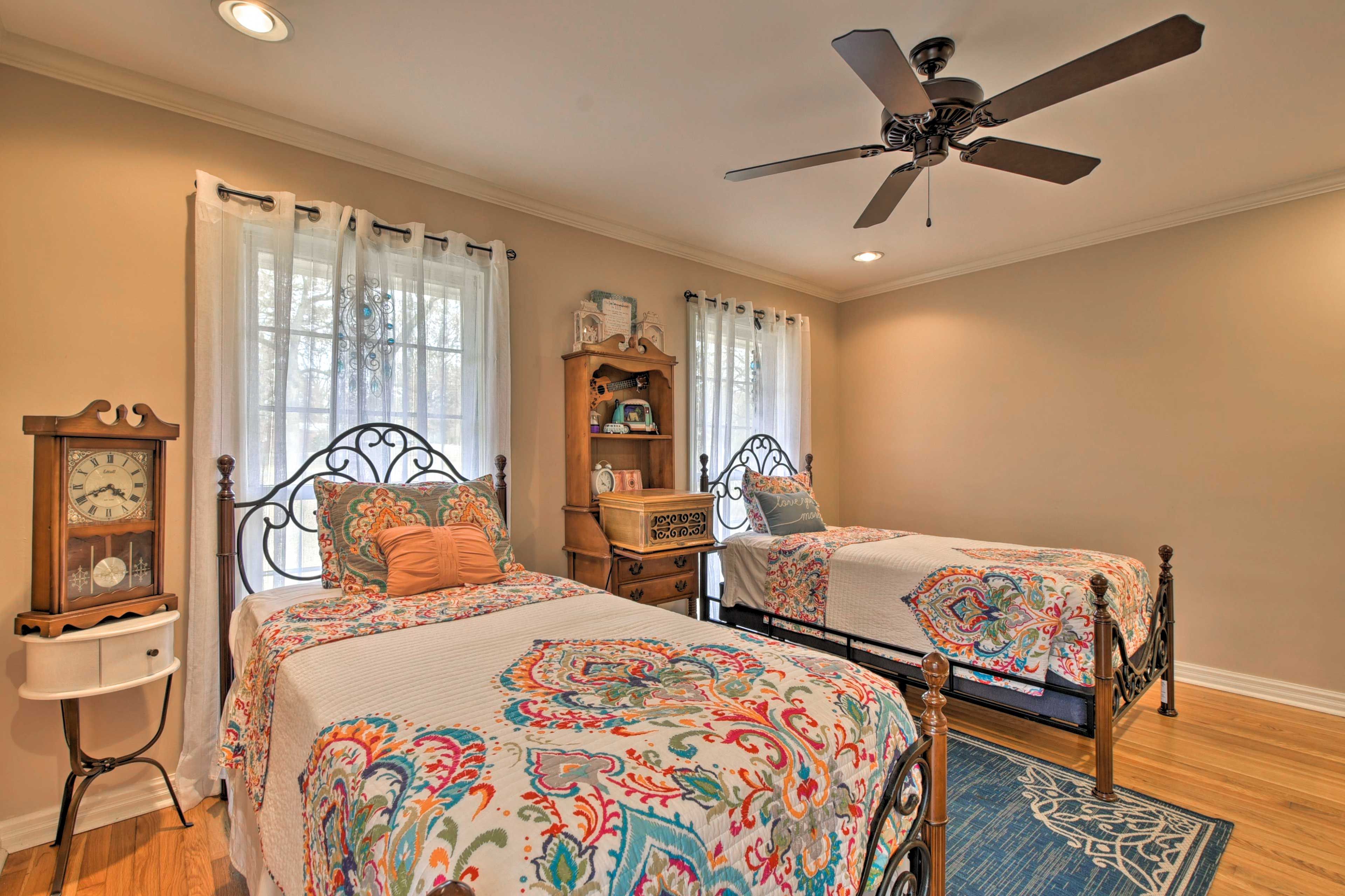 Bedroom 3 | Crib
