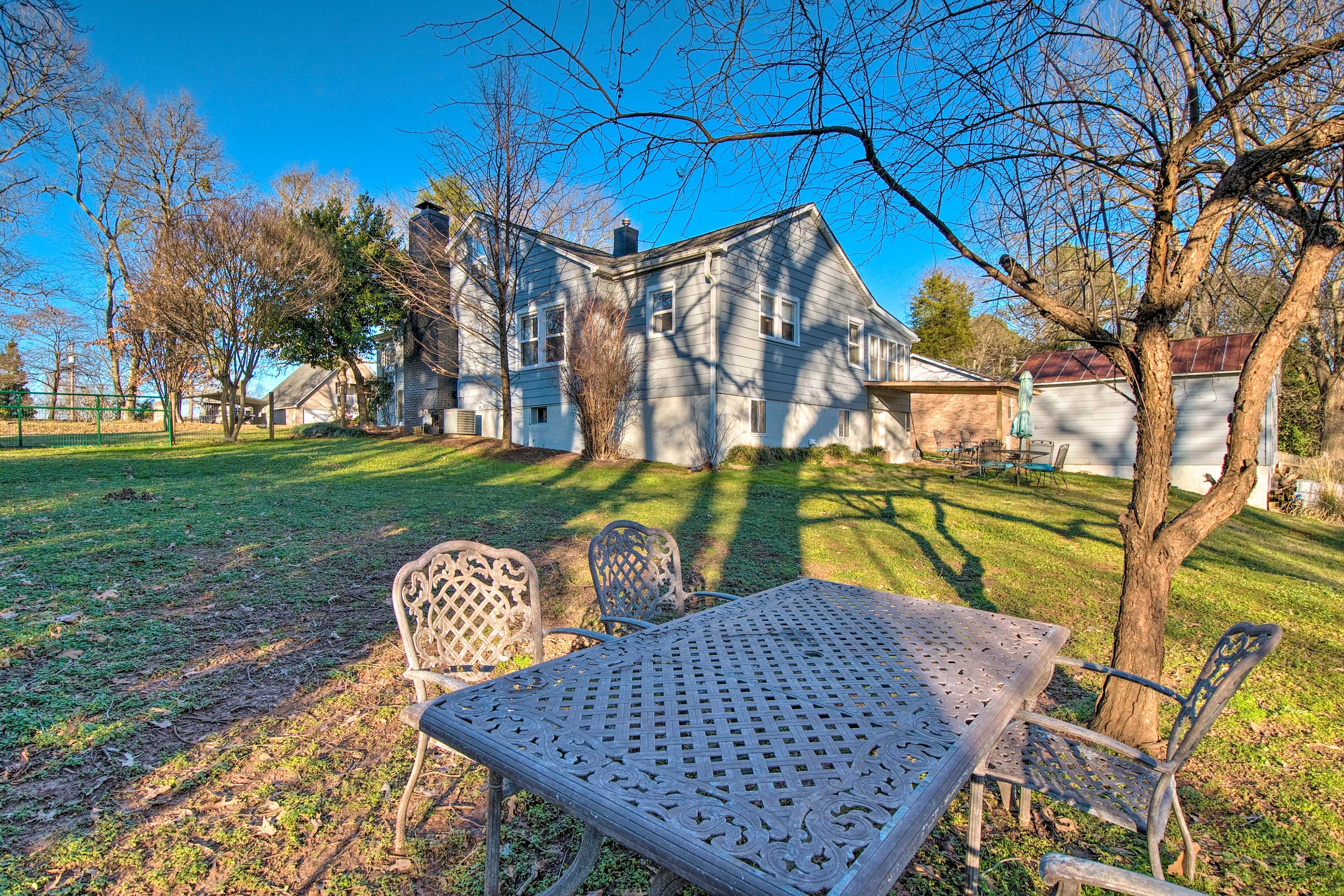 Private Yard | Outdoor Dining Area