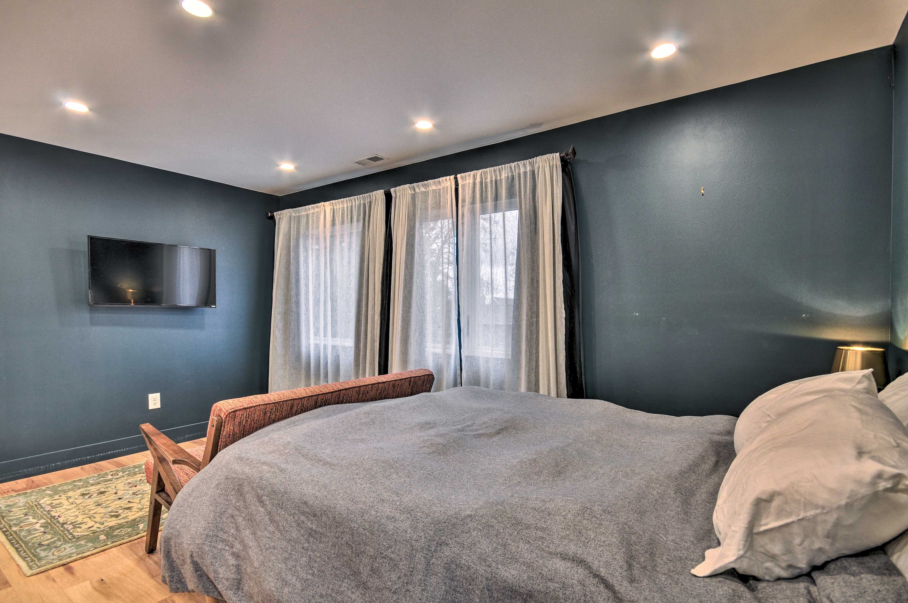 Bedroom | Queen Bed