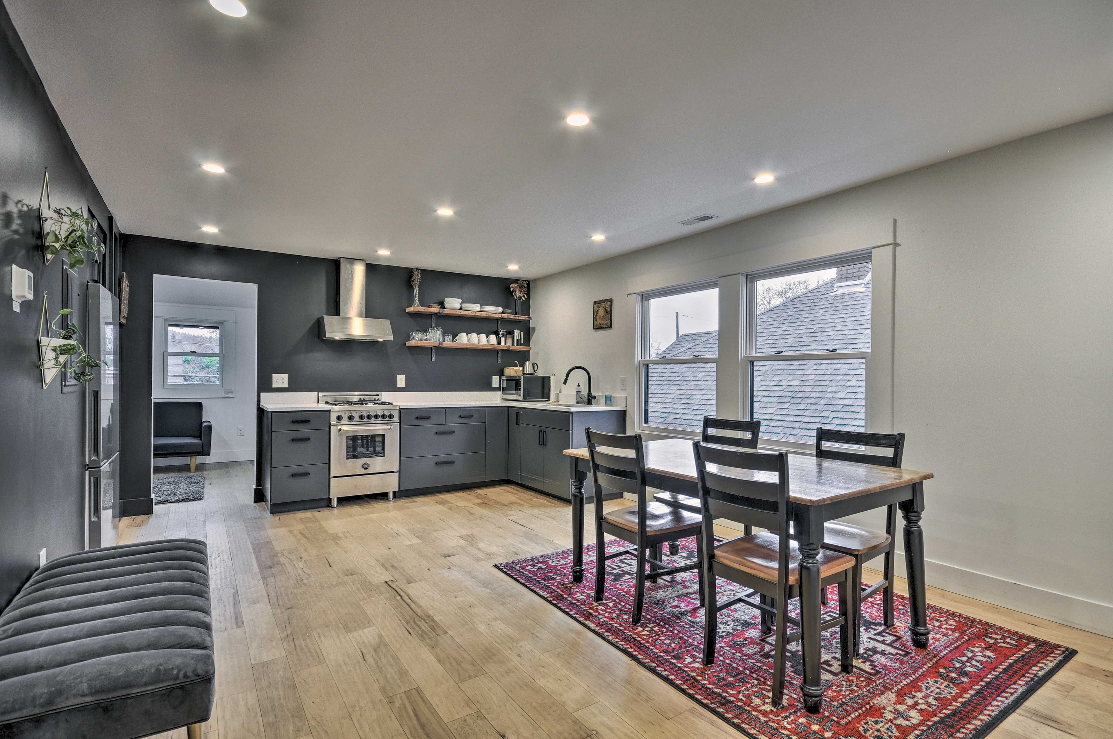 Dining Area | Kitchen